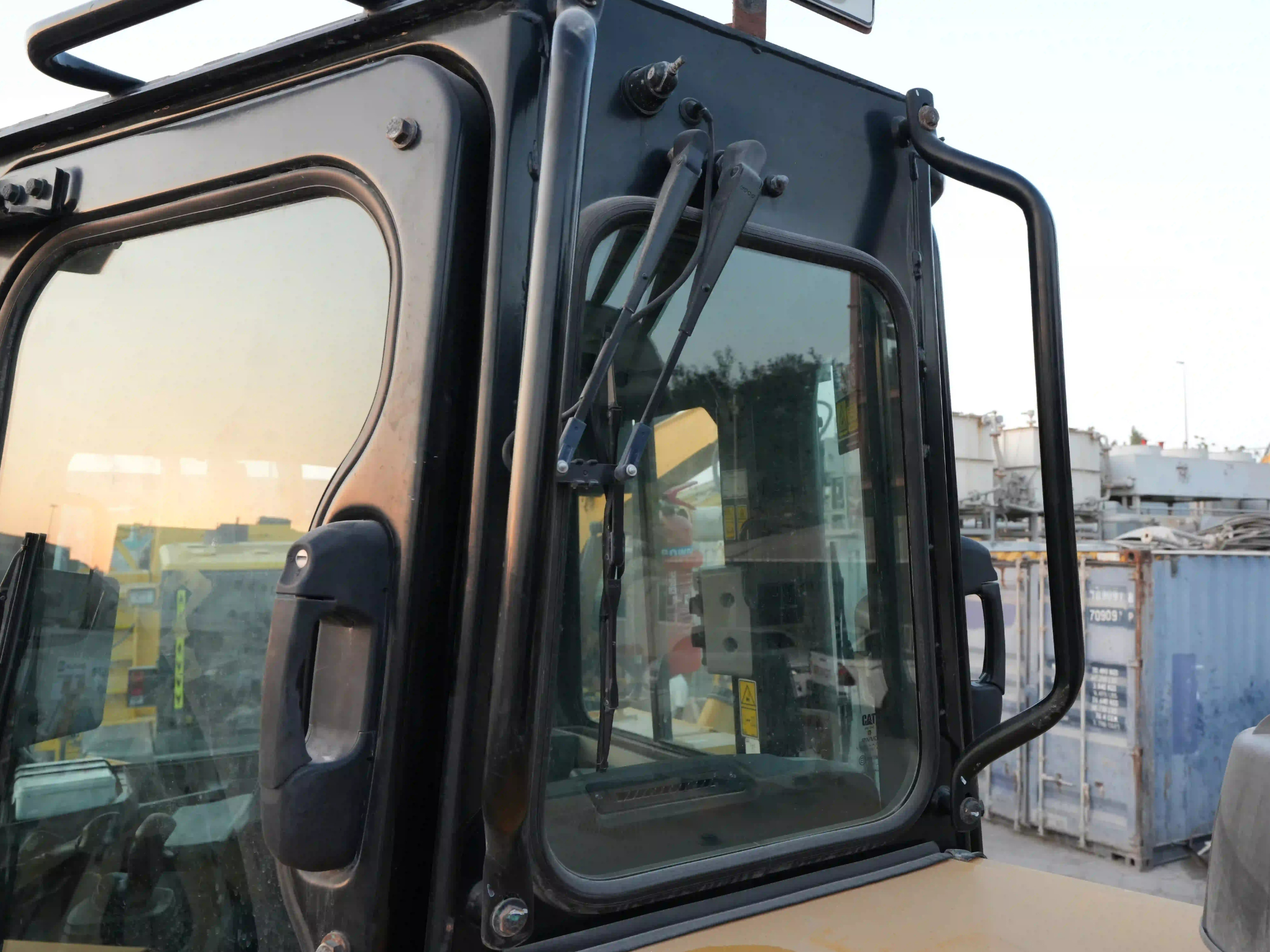 CDB-003-Cat-D8T-crawler-dozer-inspection-electronics-wipers
