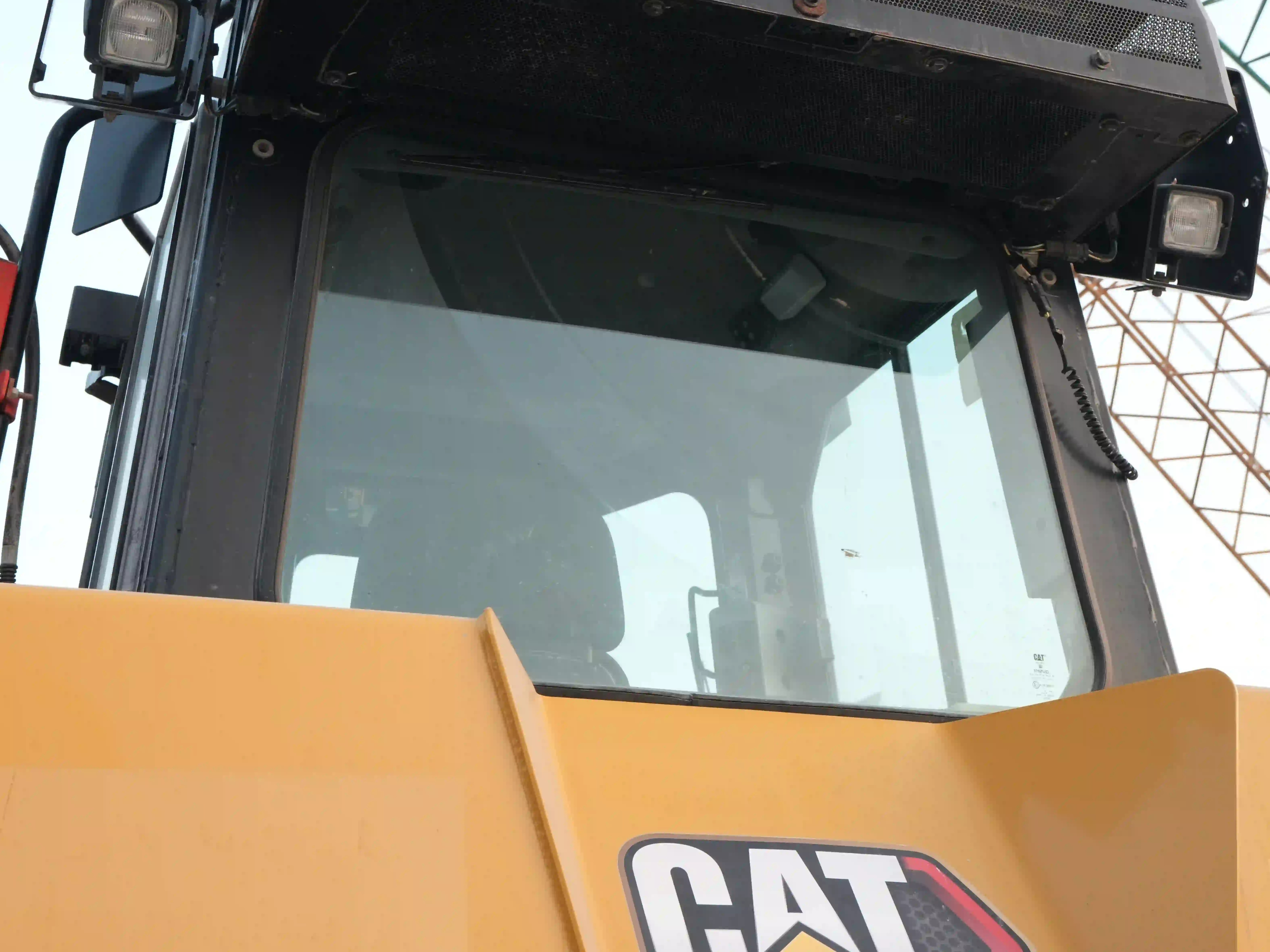 CDB-003-Cat-D8T-Crawler-dozers-inspection-Safety-Glass-1