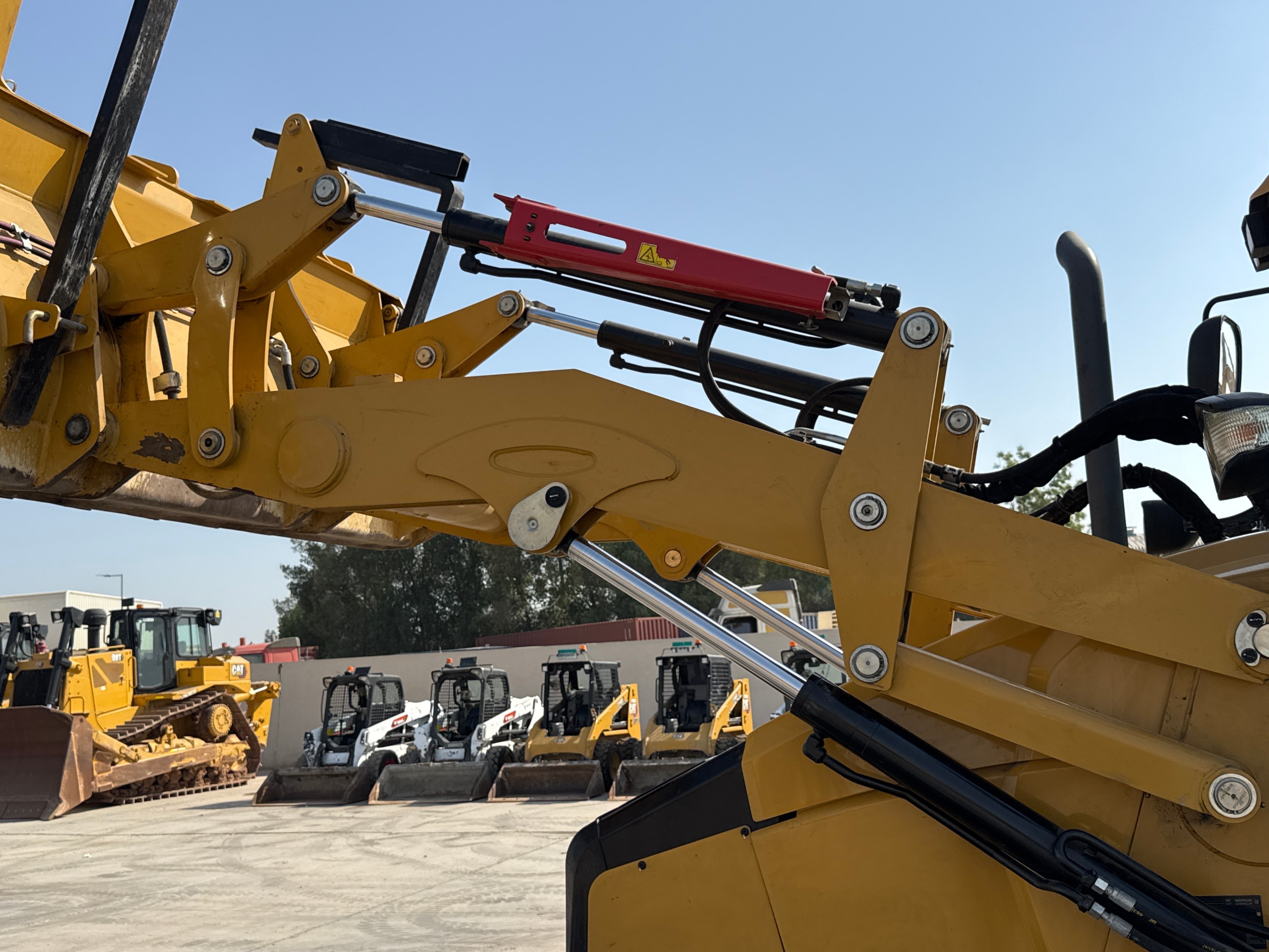 BHL-002- Cat-428-backhoe-loader-inspection-chassis-lift-arm-1