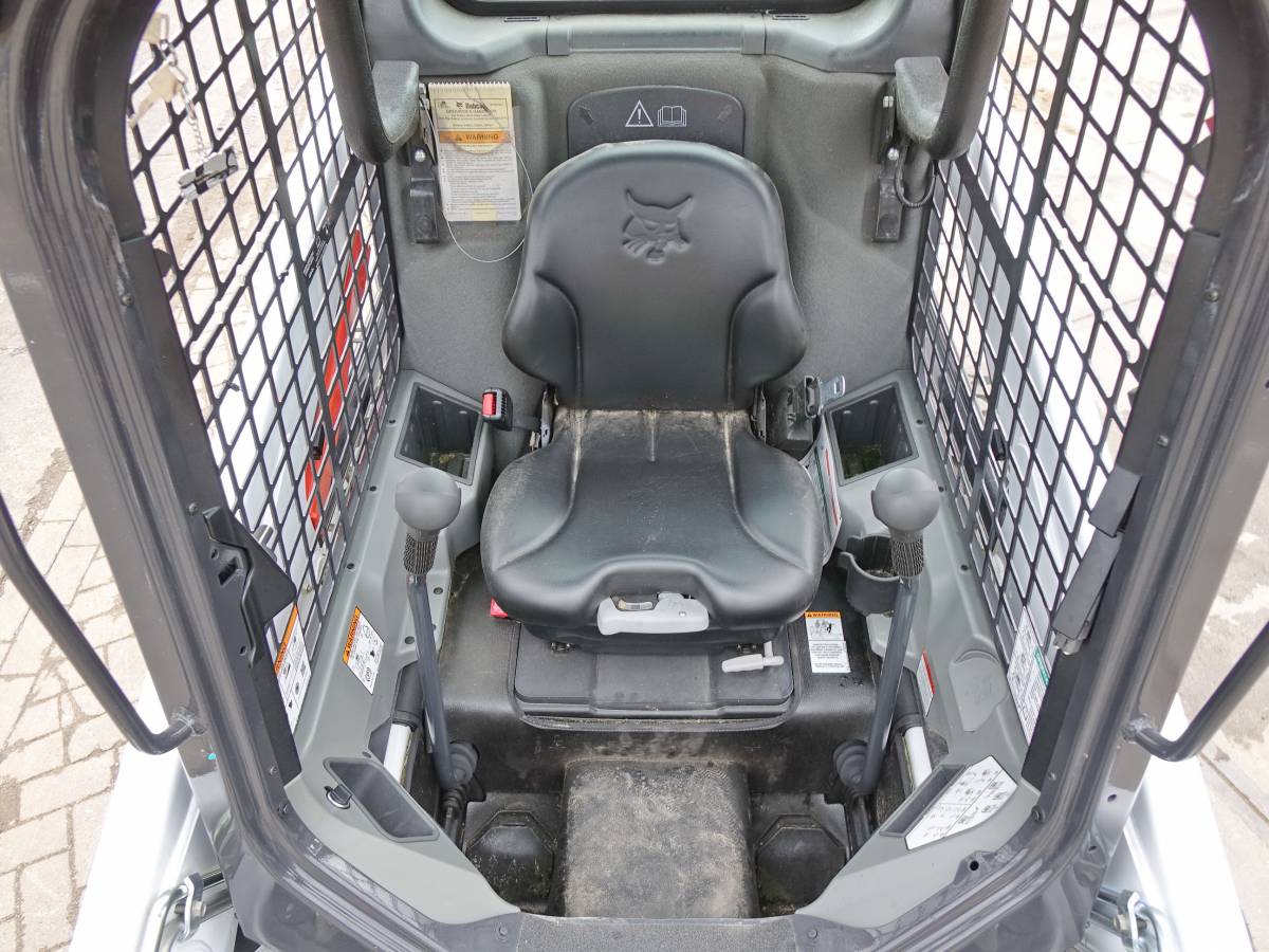 Generation-Bobcat S450 Skid steer loaders-interior