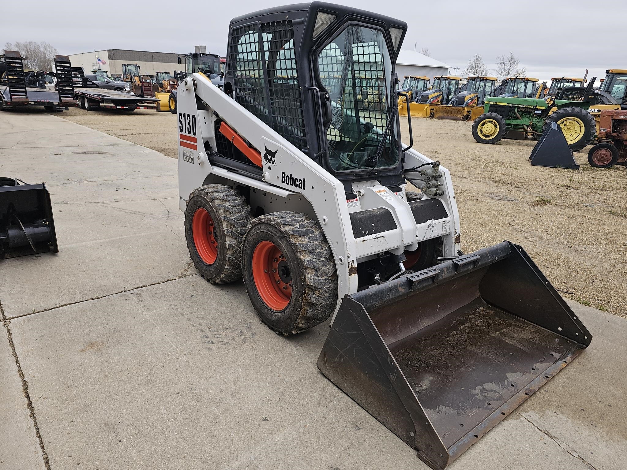 Generation-Bobcat S130 Skid steer loaders-exterior