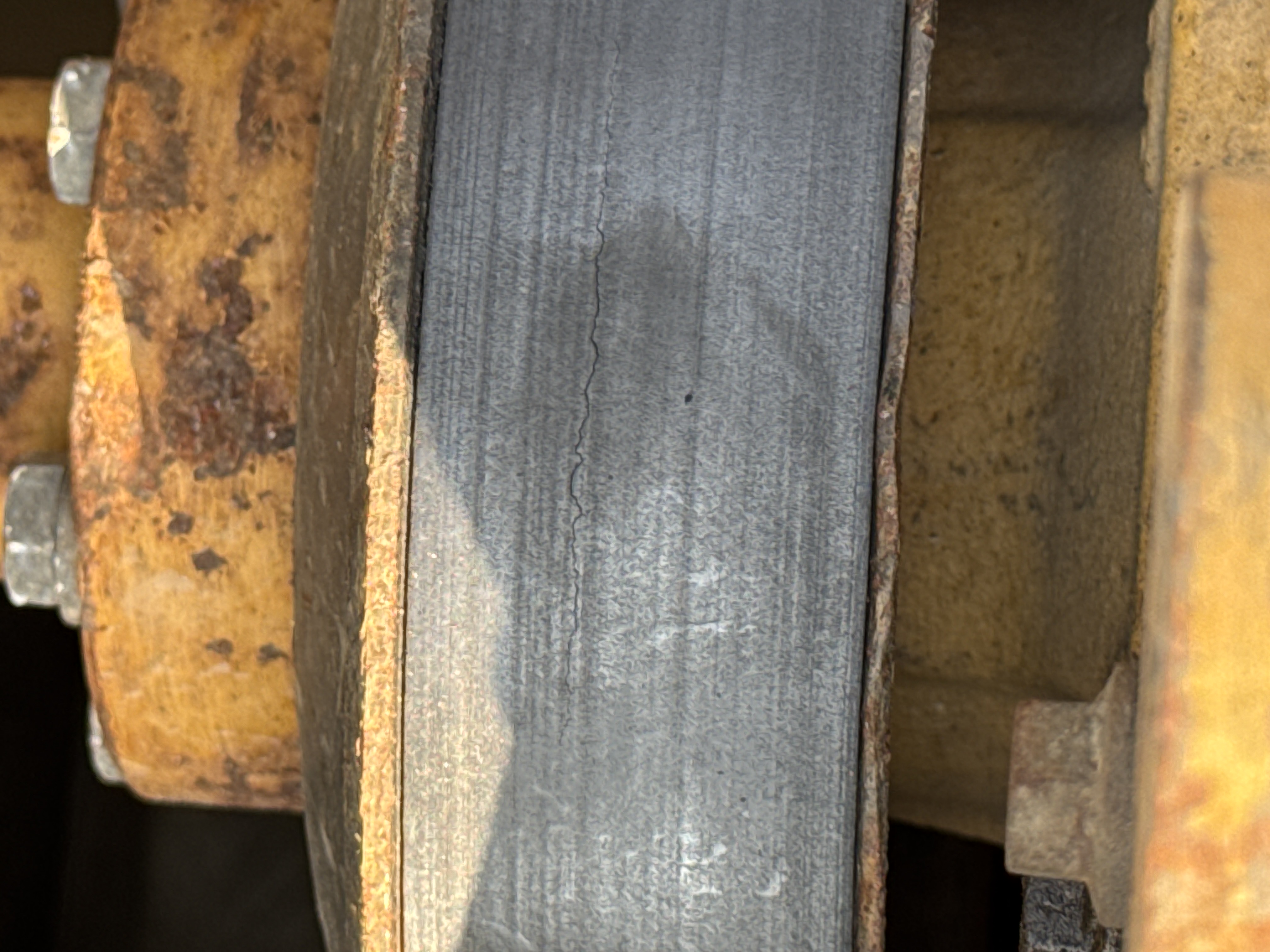 MDX-009-Cat-320D2-Medium-excavators-inspection-Engine-Belts-1