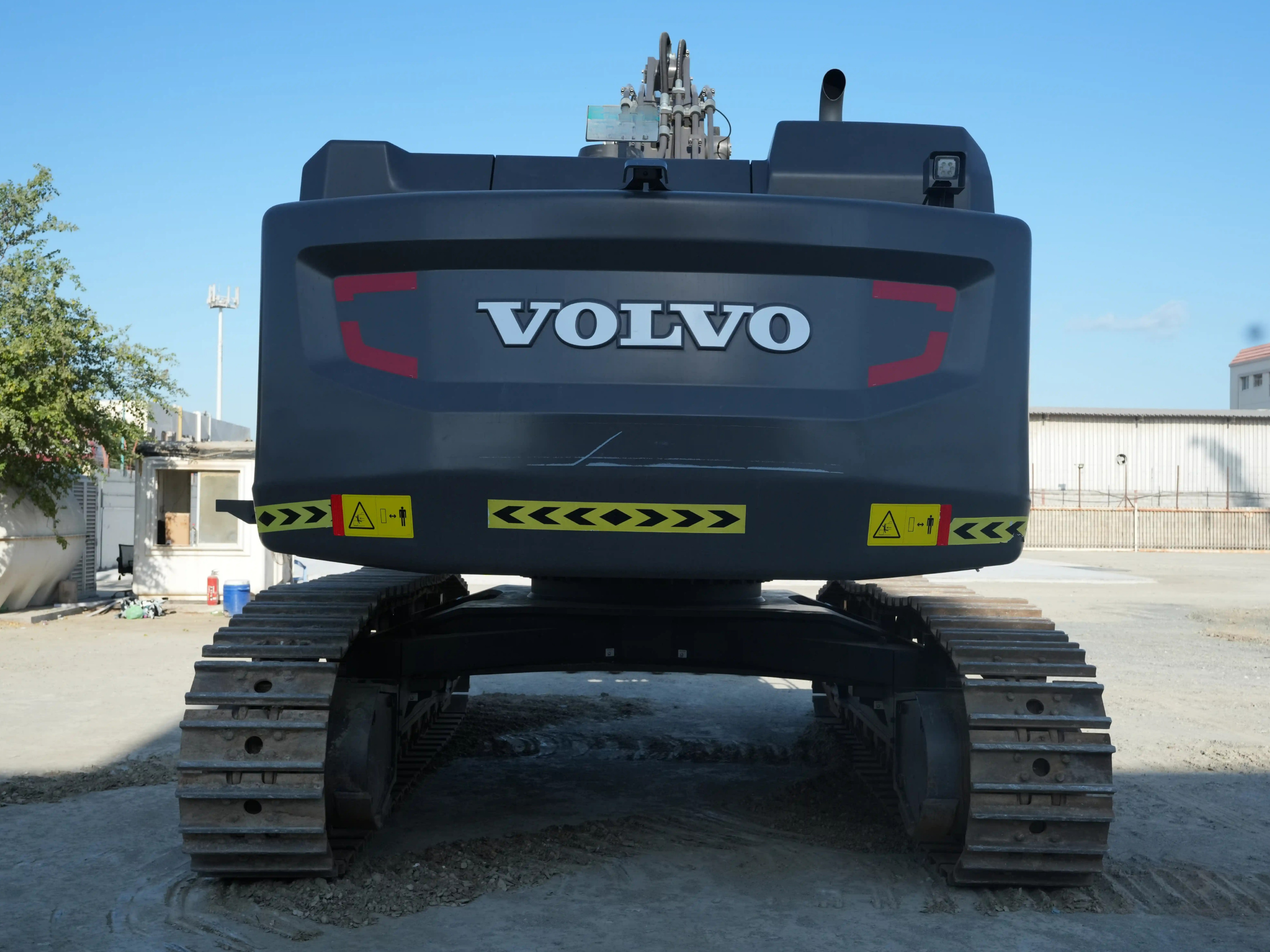LEX-001-Volvo-EC550EL-large-excavator-inspection-structure-paint-1