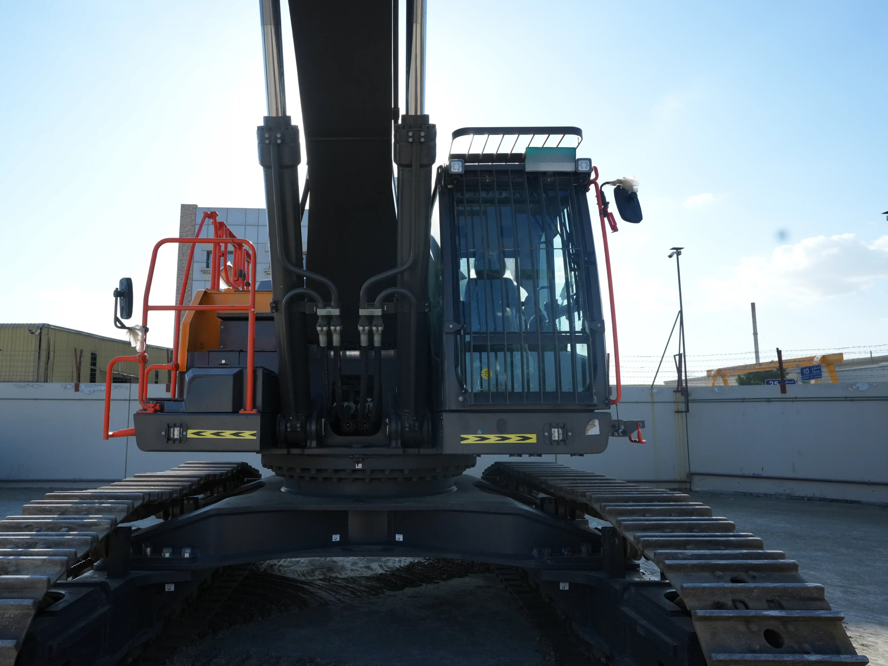 LEX-001-Volvo-EC550EL-large-excavator-inspection-structure-paint-2