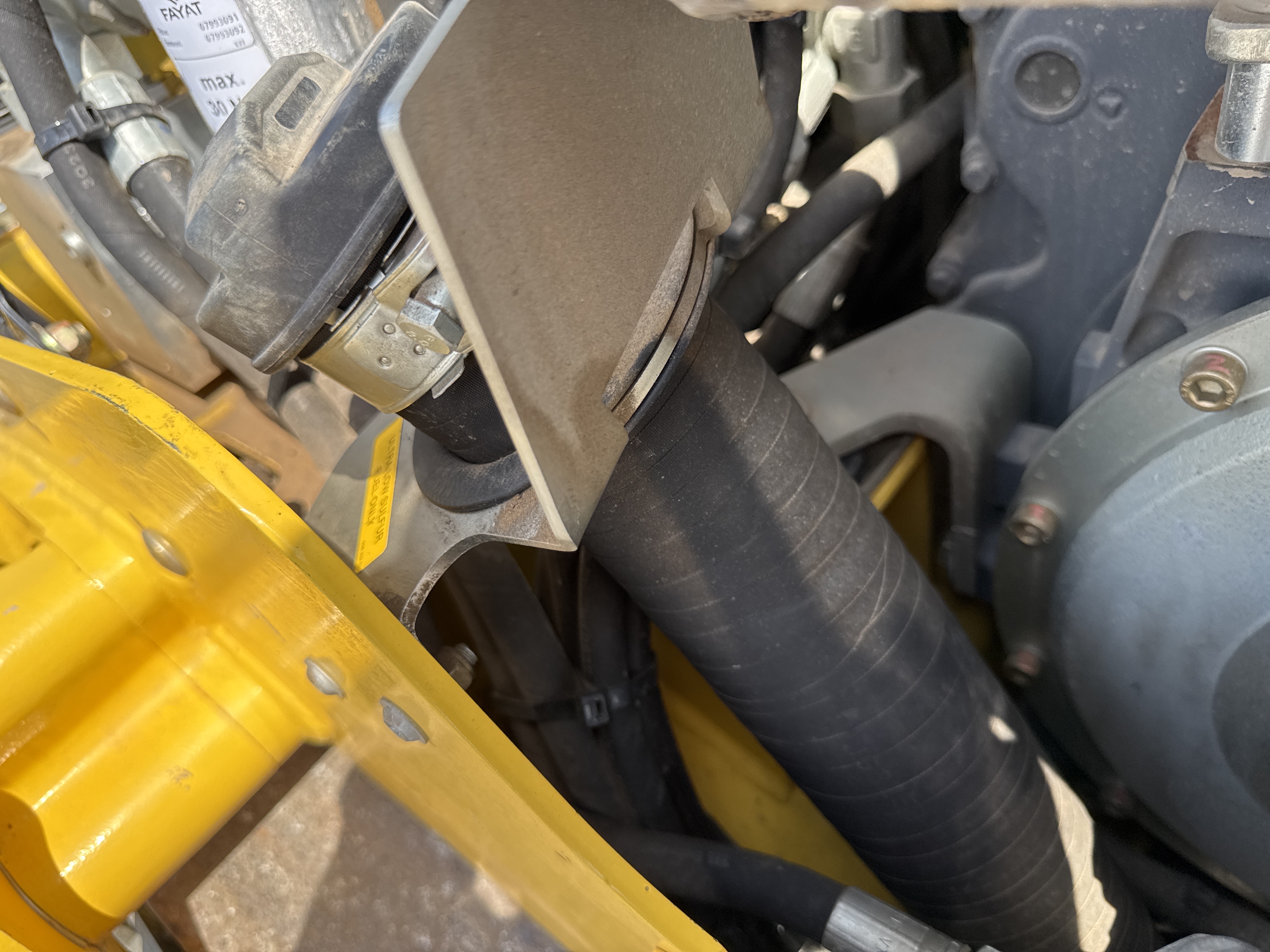 SRC-004-Bomag-BW-120-AD-5-Tandem-rollers-inspection-Engine-Fuel-tank-2