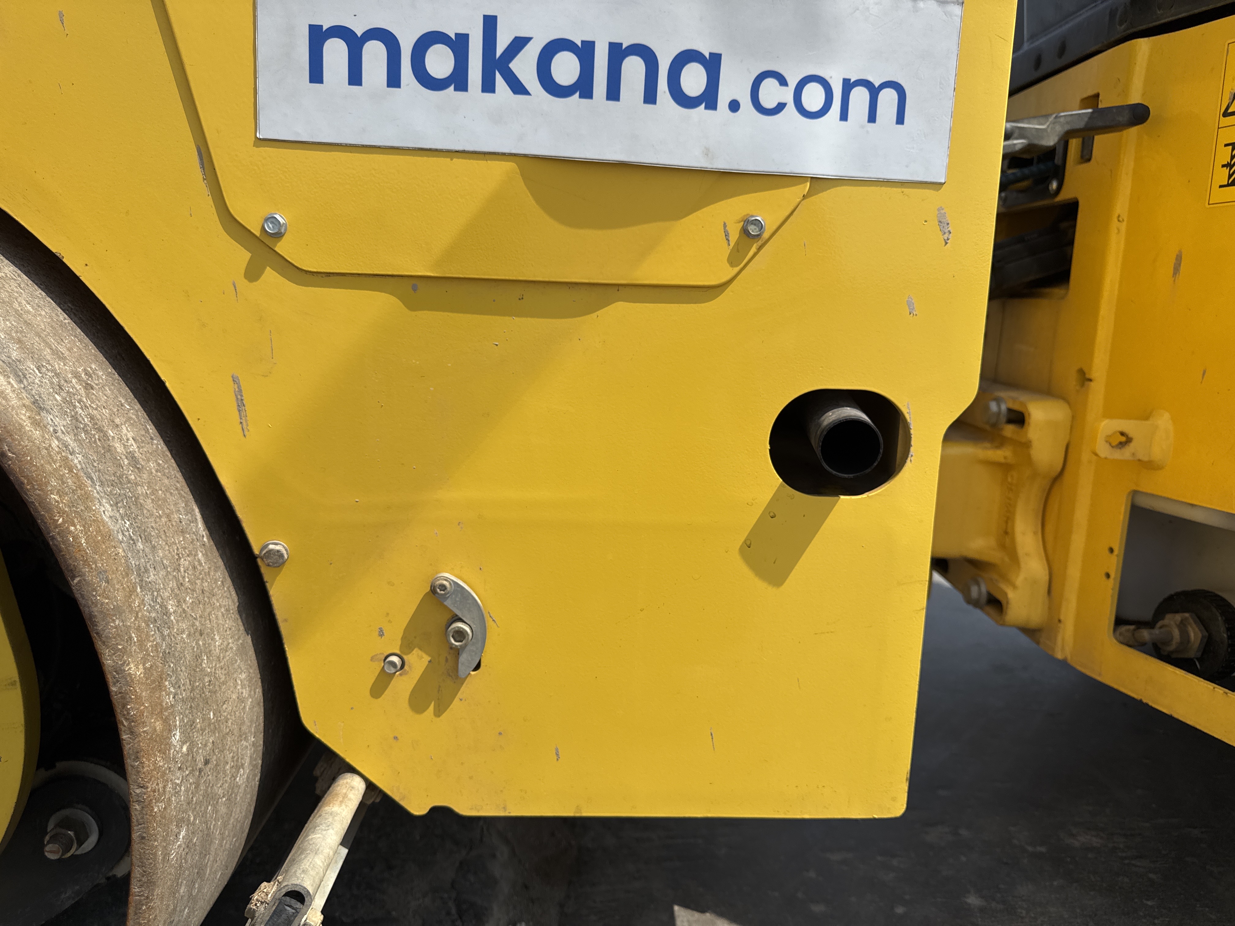 SRC-004-Bomag-BW-120-AD-5-Tandem-rollers-inspection-Engine-Fuel-tank-2