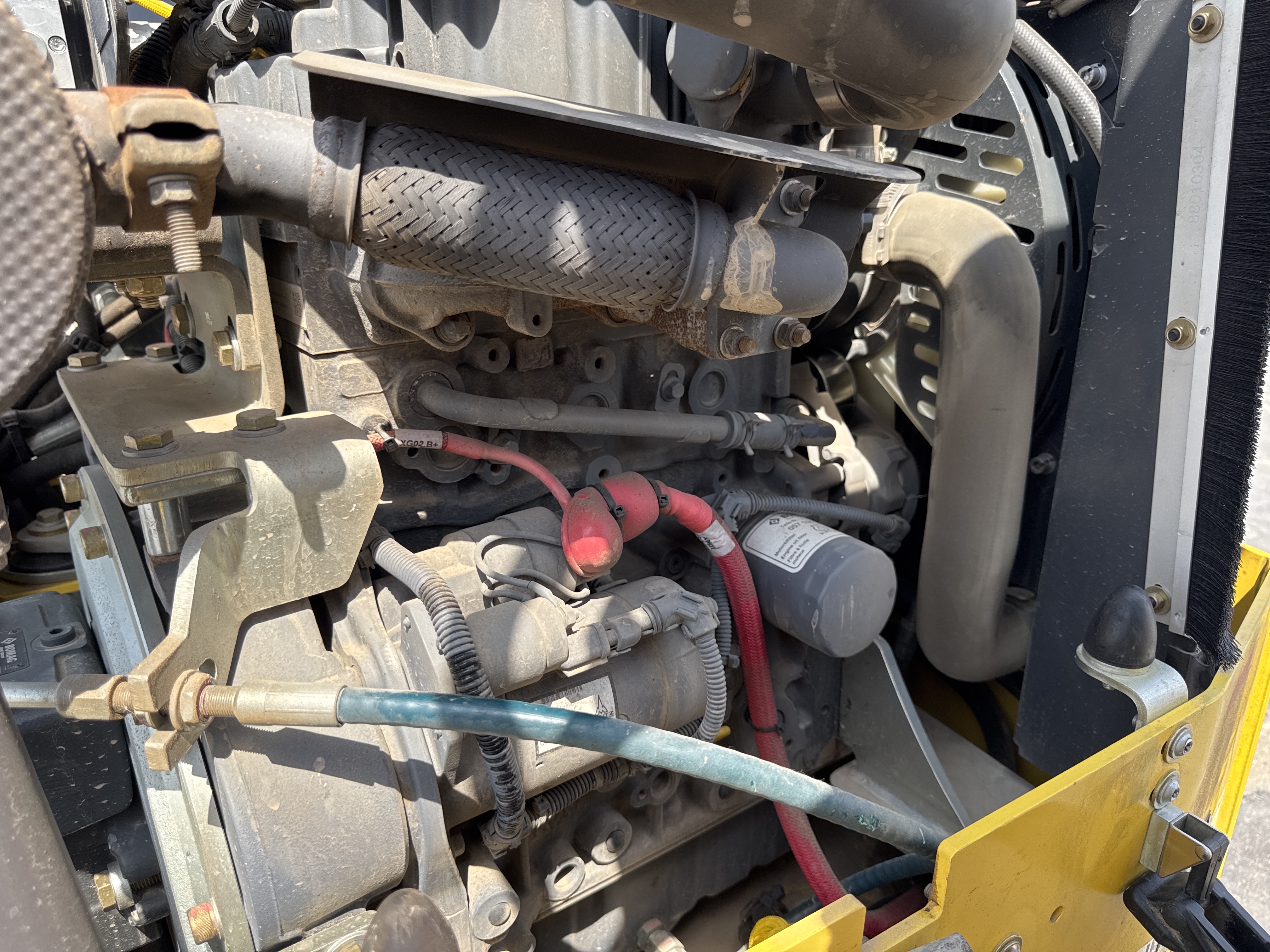 SRC-004-Bomag-BW-120-AD-5-Tandem-rollers-inspection-Engine-Engine-oil-leaks-2