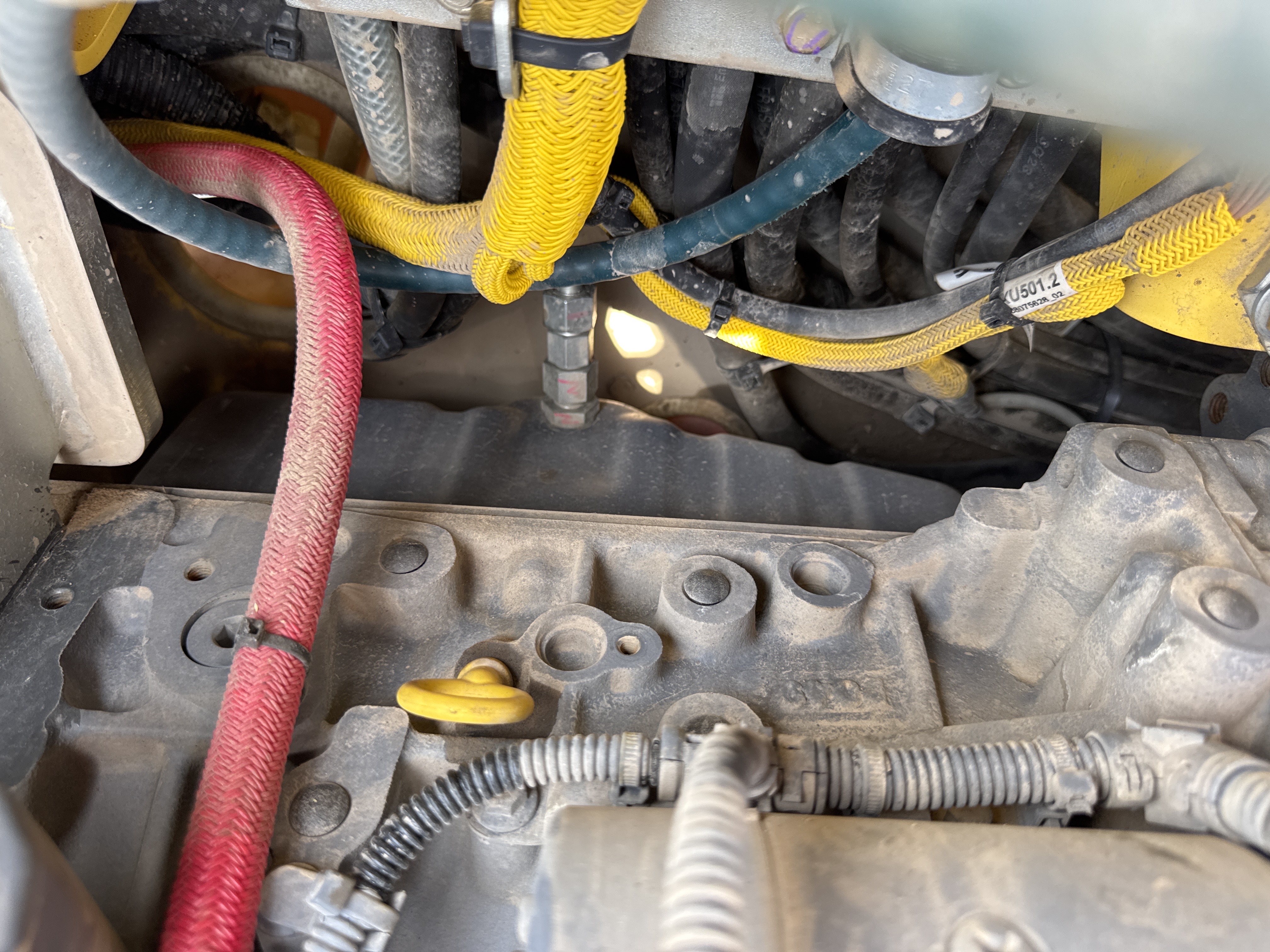 SRC-004-Bomag-BW-120-AD-5-Tandem-rollers-inspection-Engine-Engine-oil-leaks-2