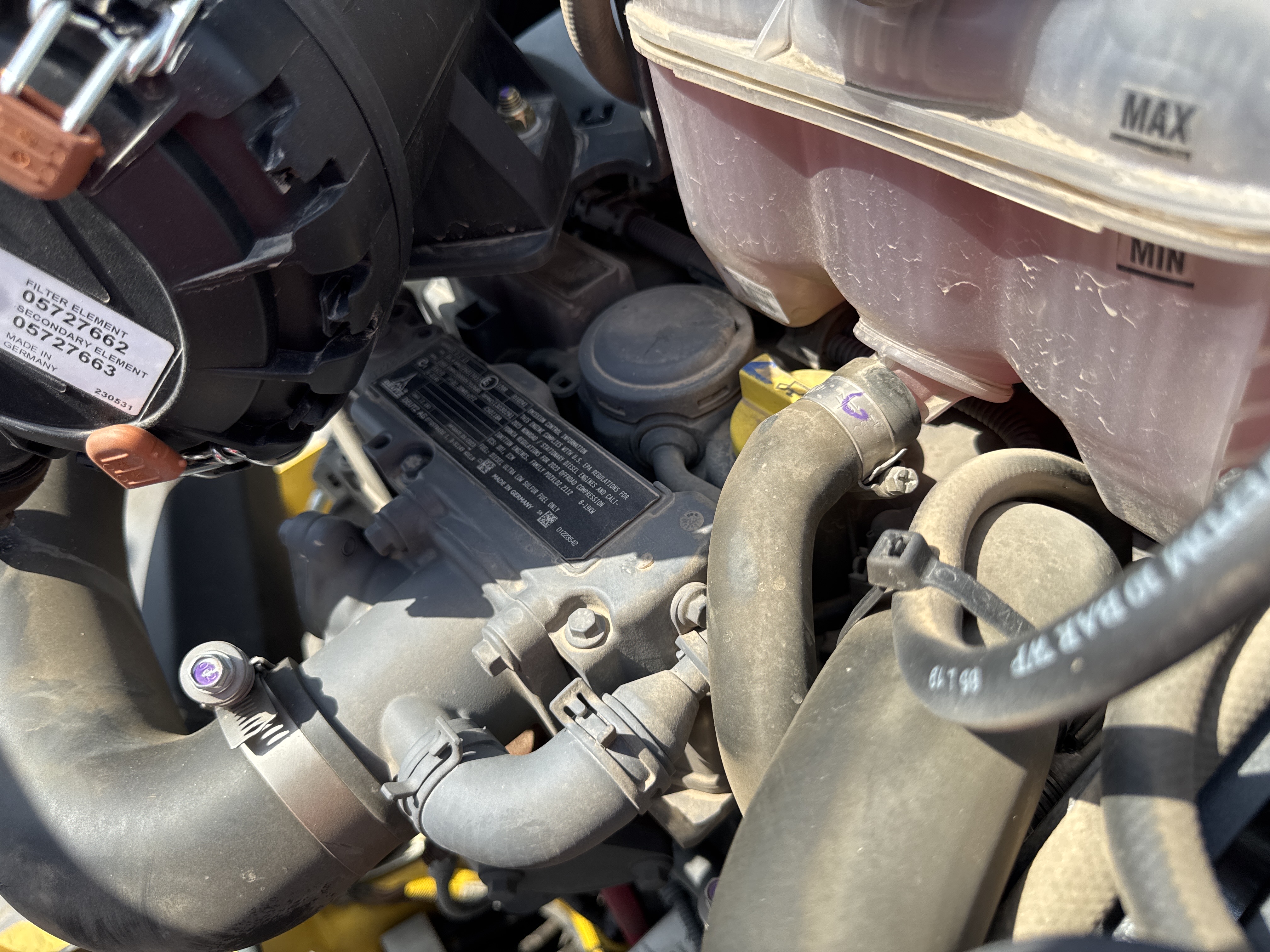 SRC-004-Bomag-BW-120-AD-5-Tandem-rollers-inspection-Engine-Engine-oil-leaks-2