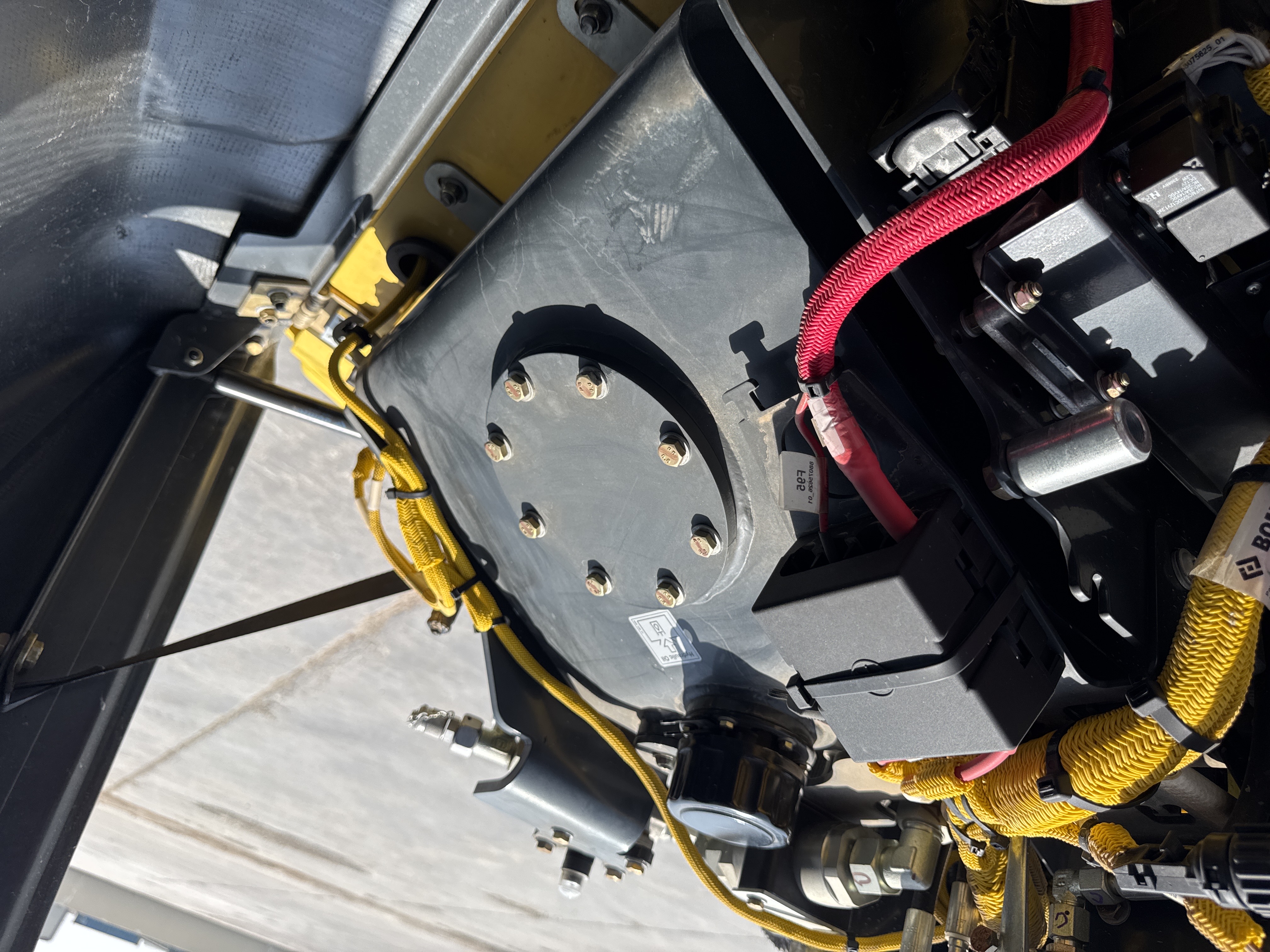 SRC-004-Bomag-BW-120-AD-5-Tandem-rollers-inspection-Hydraulics-Hydraulic-Tank-2