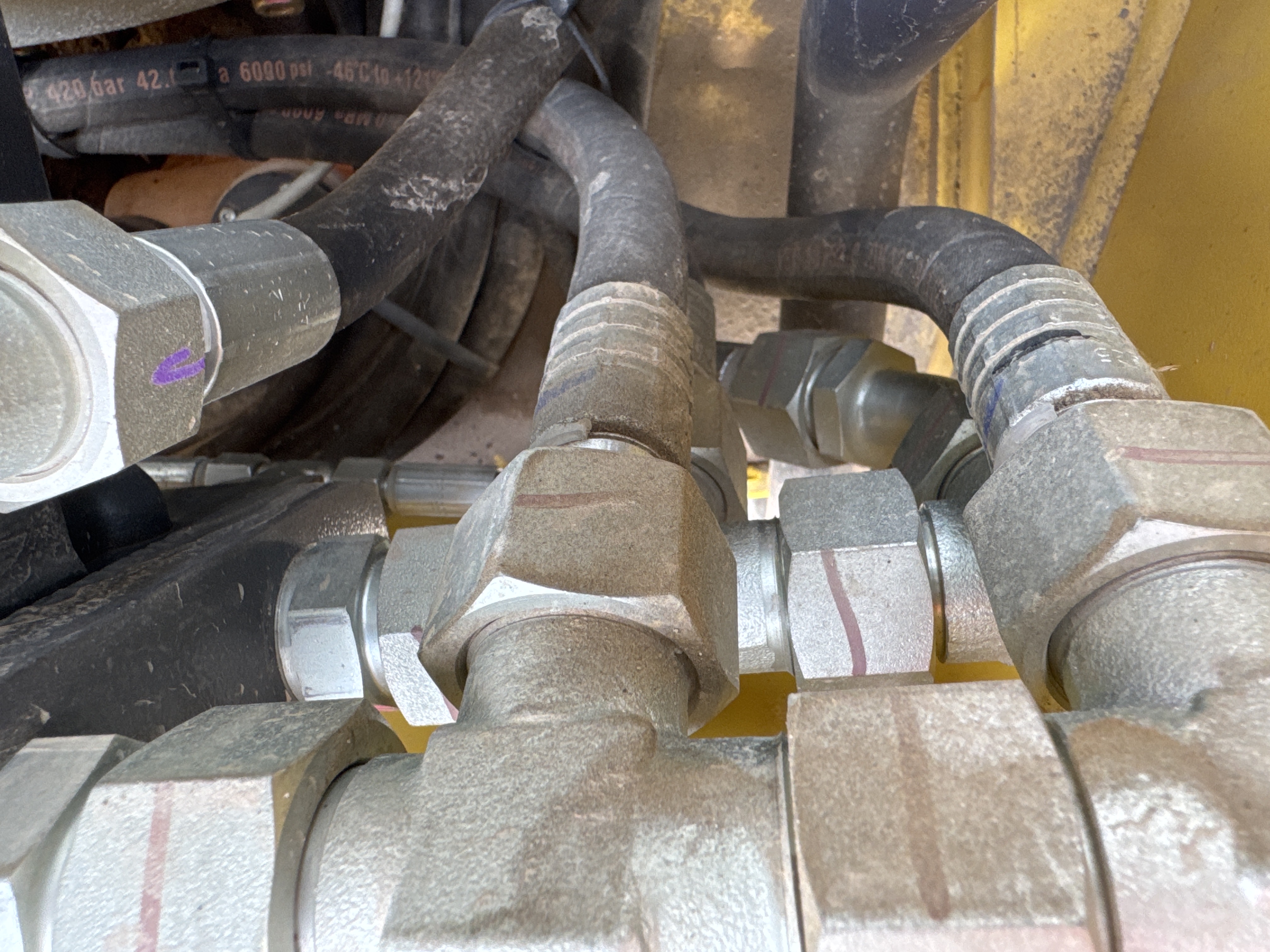SRC-004-Bomag-BW-120-AD-5-Tandem-rollers-inspection-Hydraulics-Hydraulic-hoses-and-lines-2