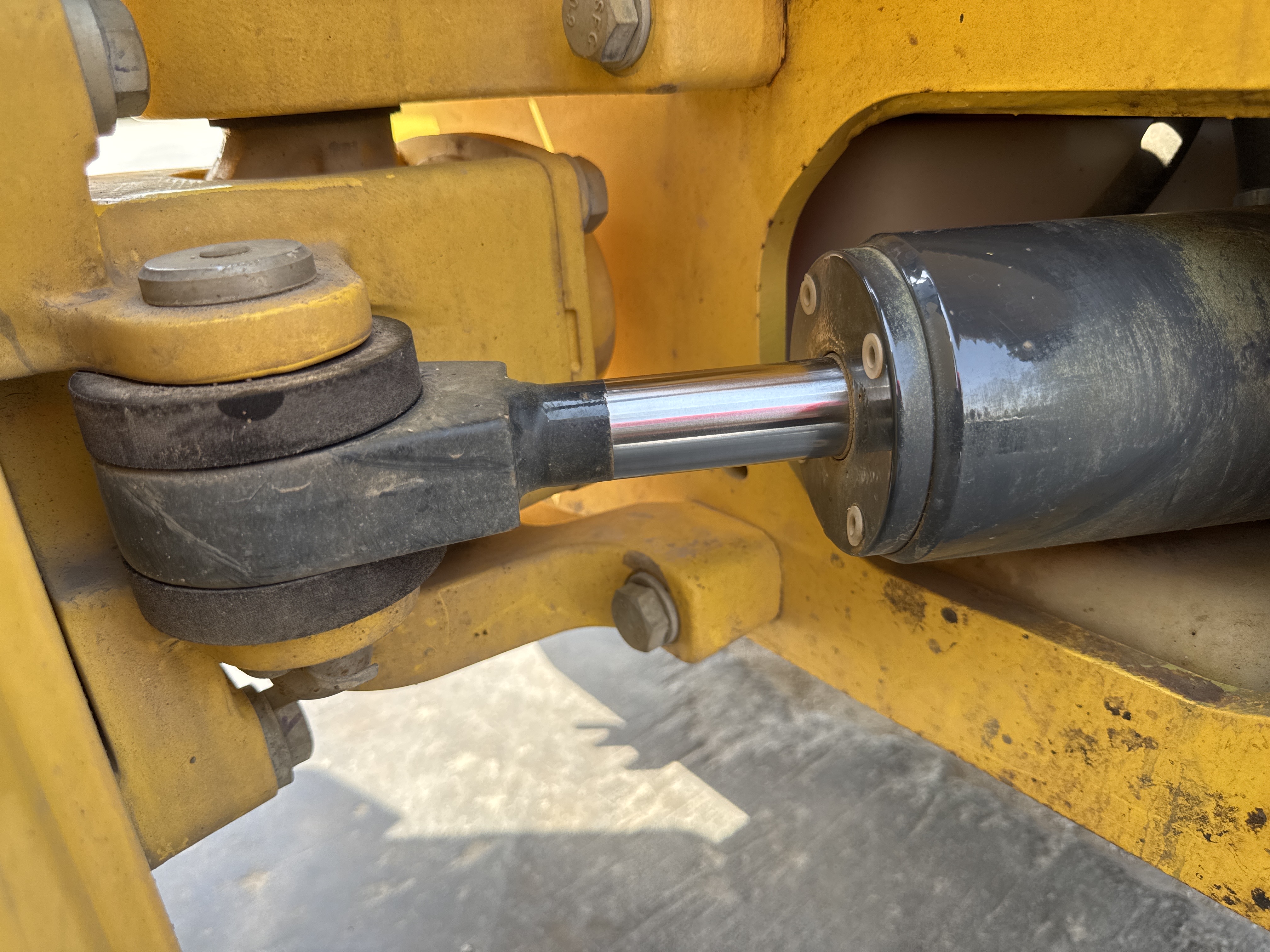 SRC-004-Bomag-BW-120-AD-5-Tandem-rollers-inspection-Hydraulics-Steering-cylinders-2