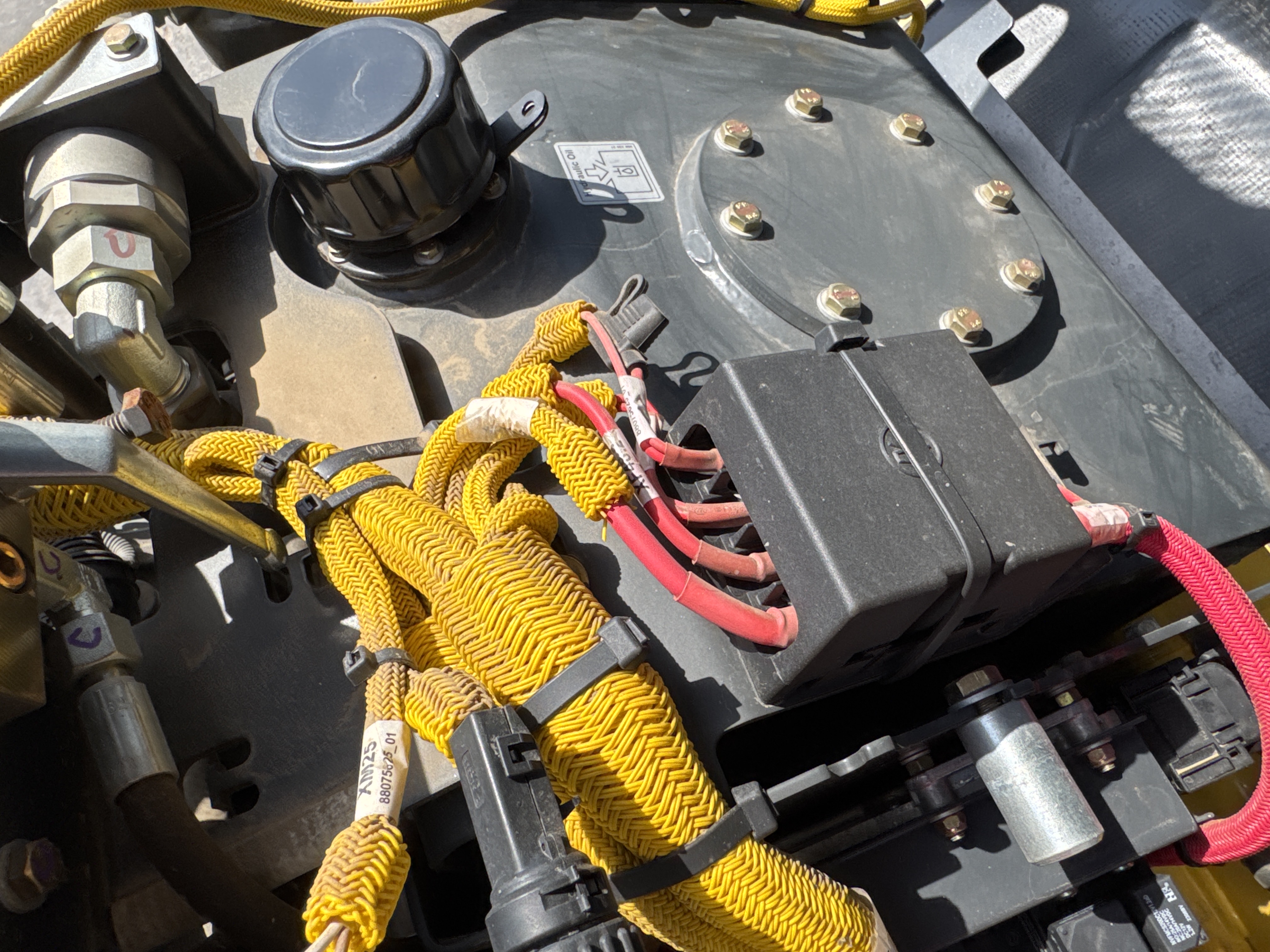 SRC-004-Bomag-BW-120-AD-5-Tandem-rollers-inspection-Electronics-Main-harness-2