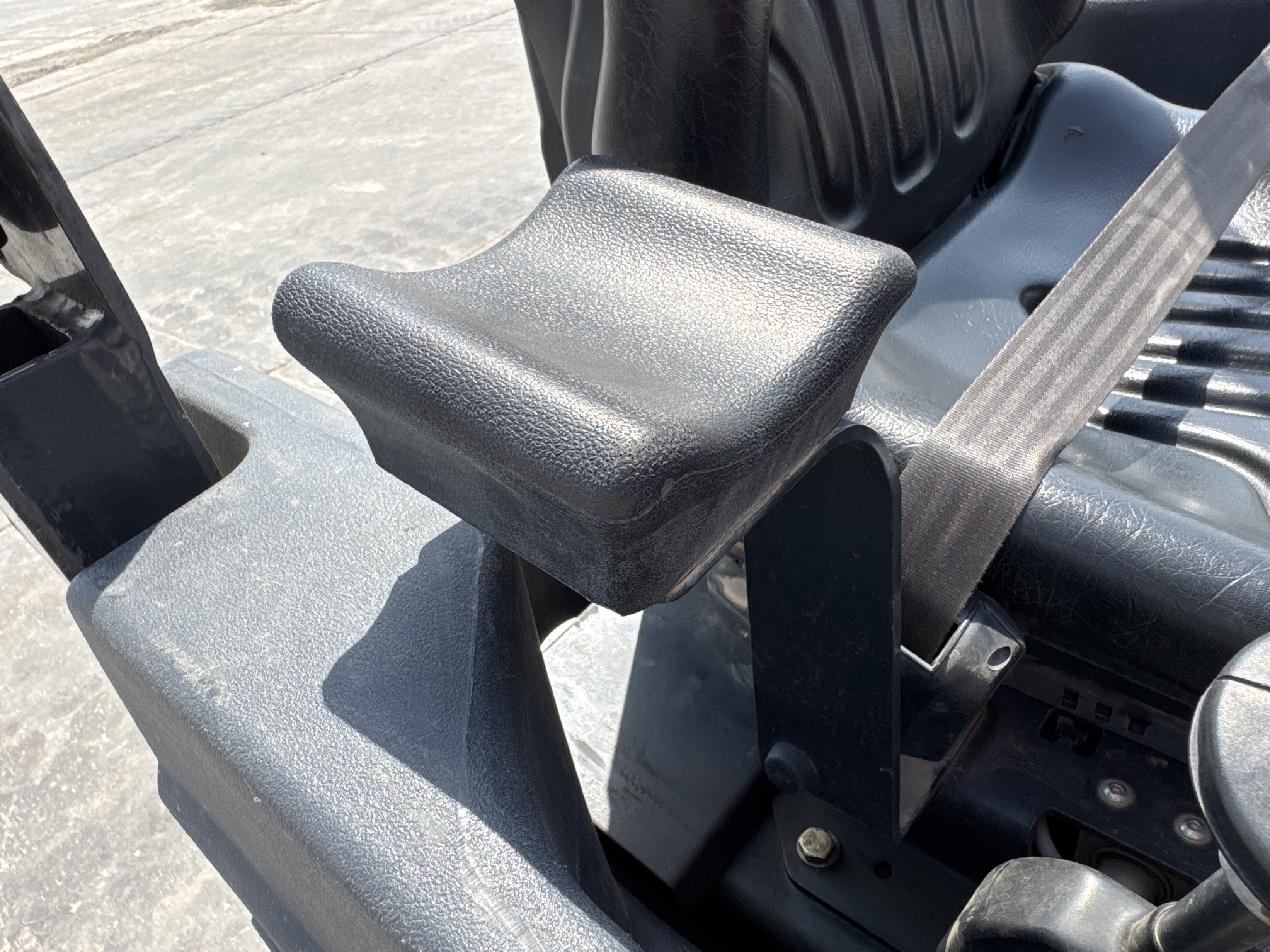 SRC-004-Bomag-BW-120-AD-5-Tandem-rollers-inspection-Cabin-Seats/armrests-2
