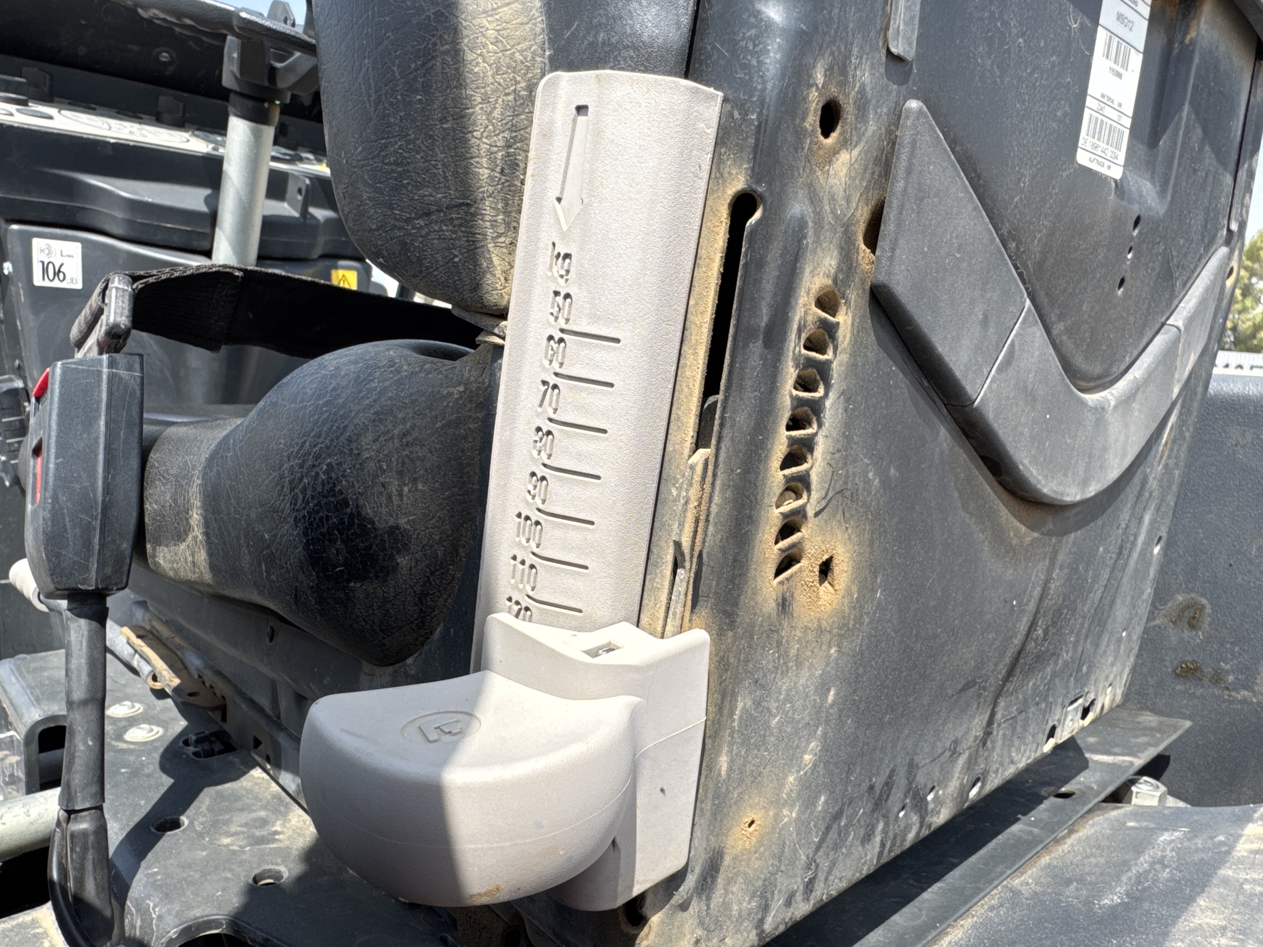 SRC-004-Bomag-BW-120-AD-5-Tandem-rollers-inspection-Cabin-Seats/armrests-2