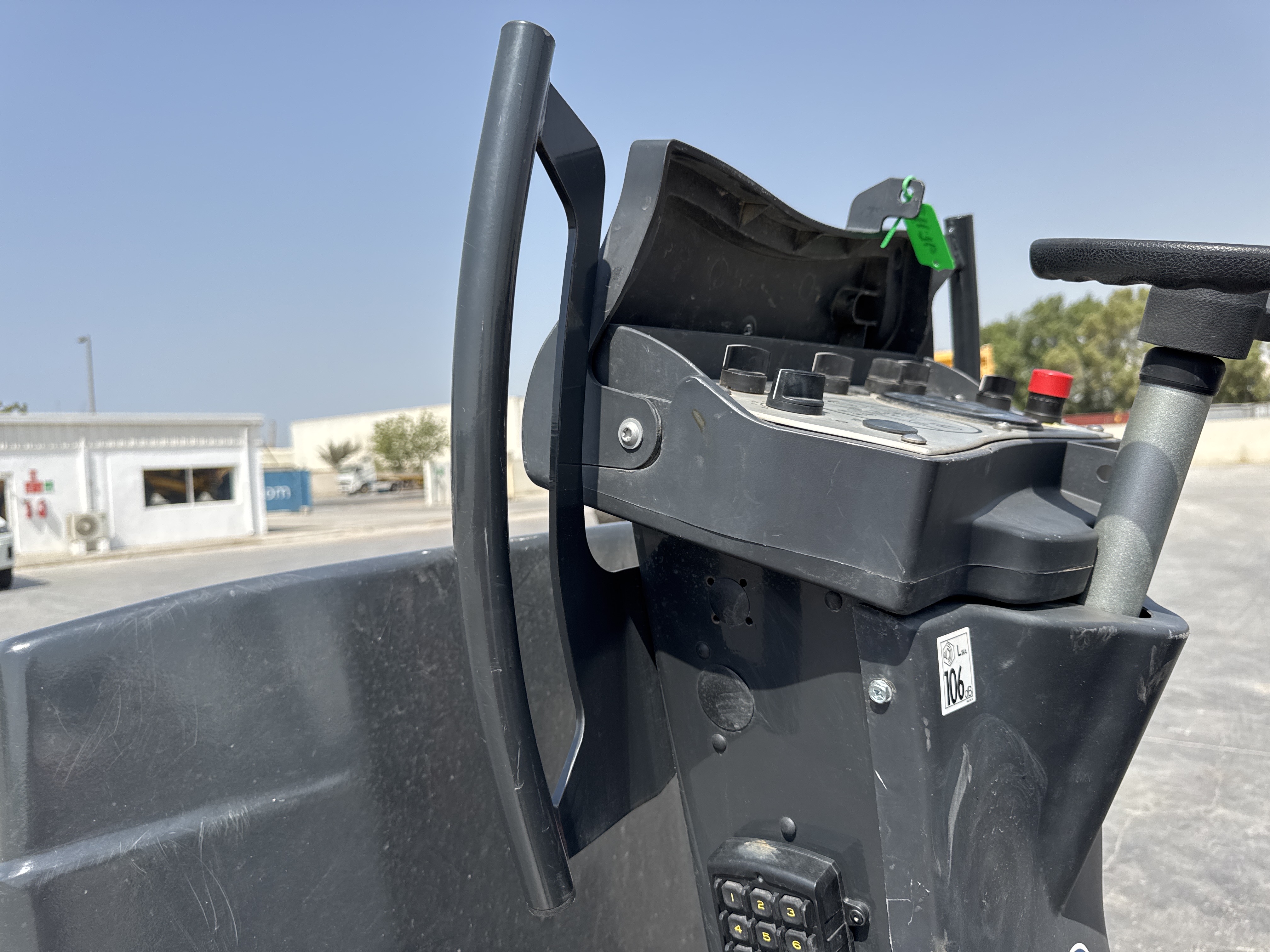 SRC-004-Bomag-BW-120-AD-5-Tandem-rollers-inspection-Structure-Handrails-2