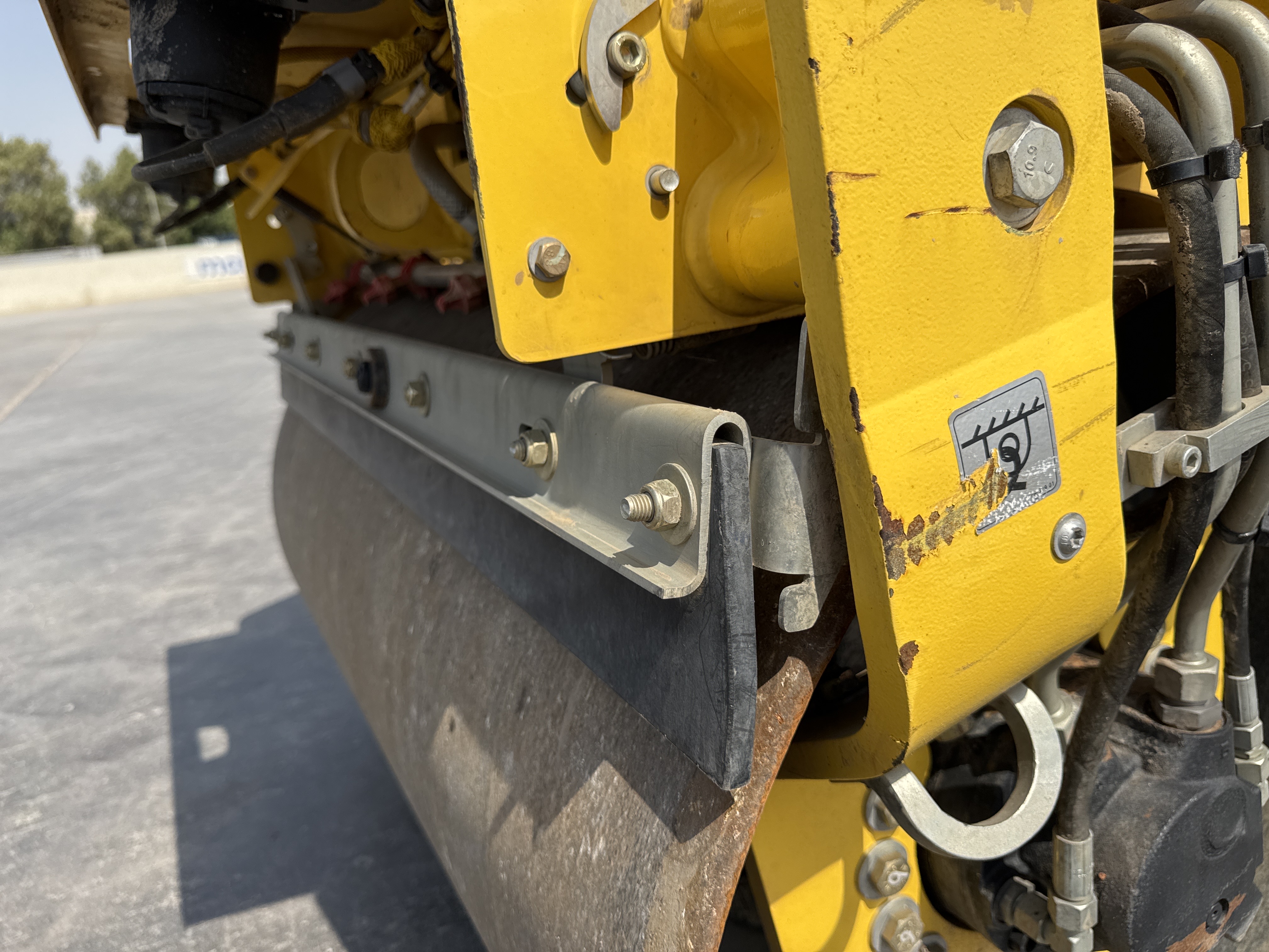 SRC-004-Bomag-BW-120-AD-5-Tandem-rollers-inspection-Structure-Front-scrapers-2