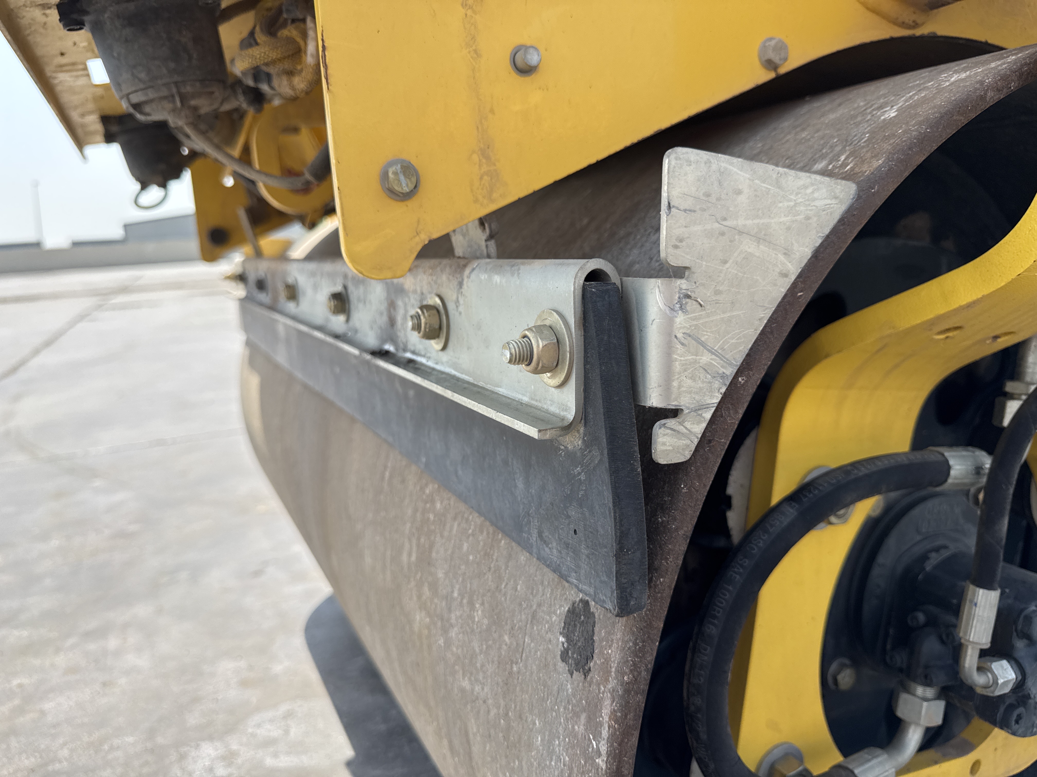 SRC-004-Bomag-BW-120-AD-5-Tandem-rollers-inspection-Structure-Rear-scrapers-2