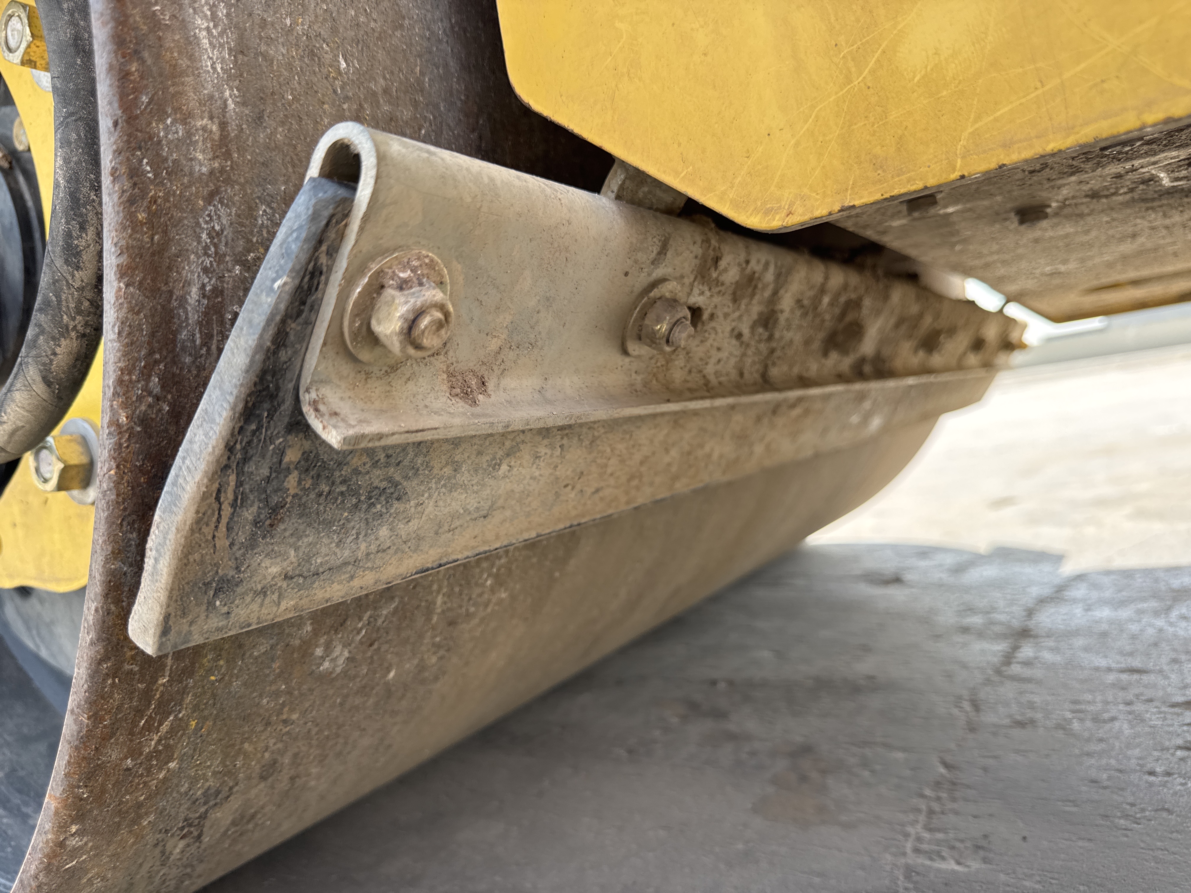SRC-004-Bomag-BW-120-AD-5-Tandem-rollers-inspection-Structure-Rear-scrapers-2