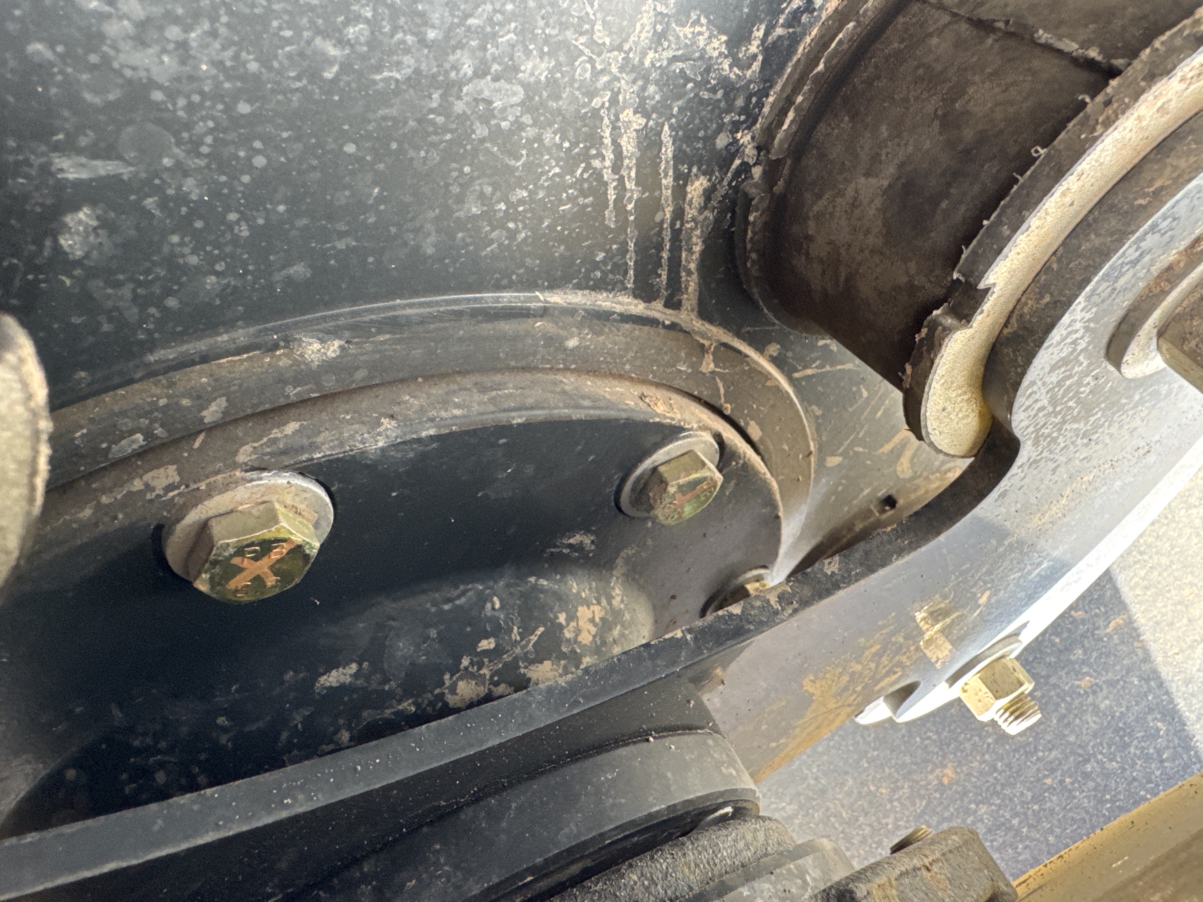 SRC-004-Bomag-BW-120-AD-5-Tandem-rollers-inspection-Chassis-Rear-drum-bearing-housing-2