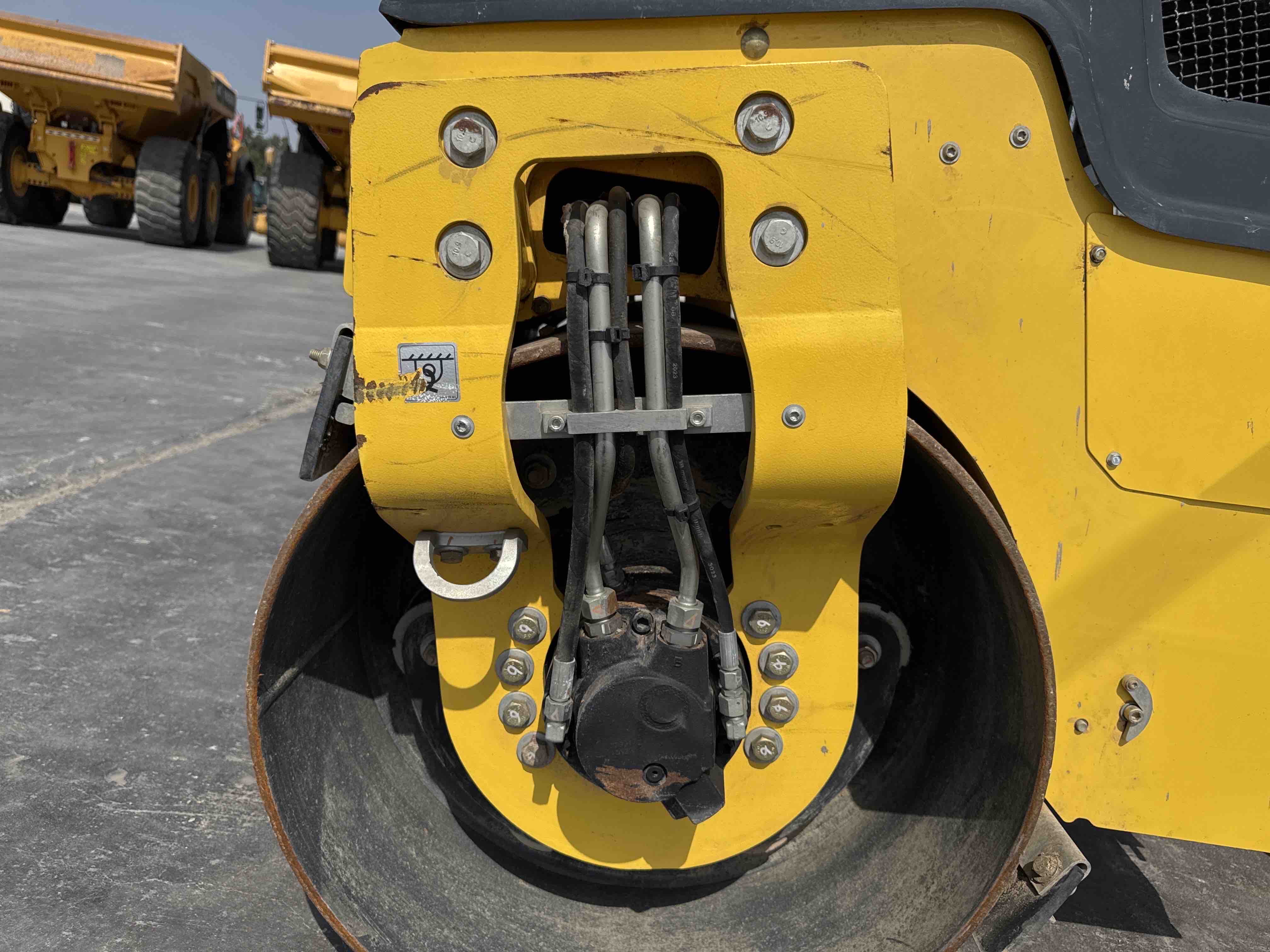 SRC-004-Bomag-BW-120-AD-5-Tandem-rollers-inspection-Chassis-Front-drum-forks-2