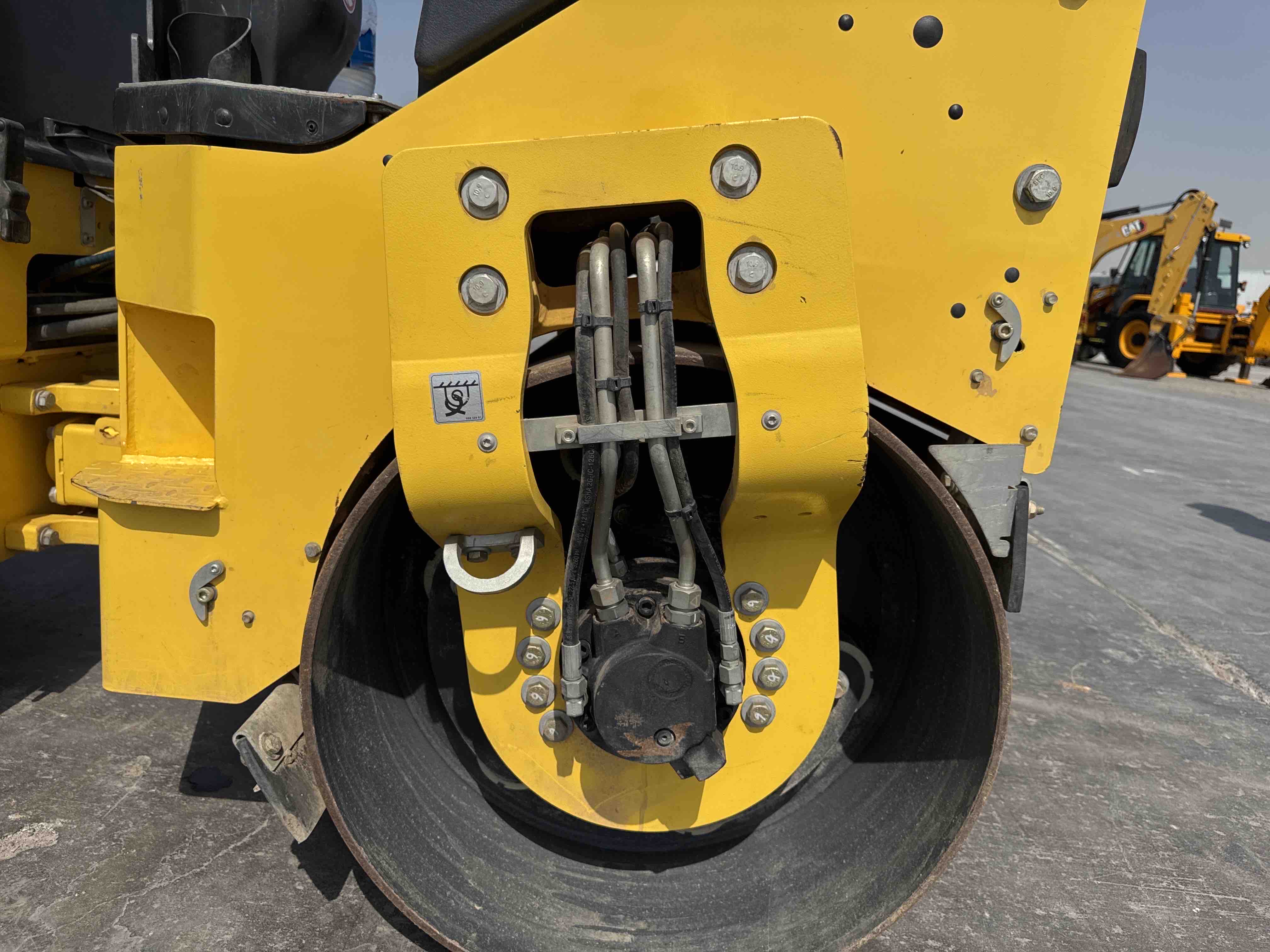 SRC-004-Bomag-BW-120-AD-5-Tandem-rollers-inspection-Chassis-Rear-drum-forks-2