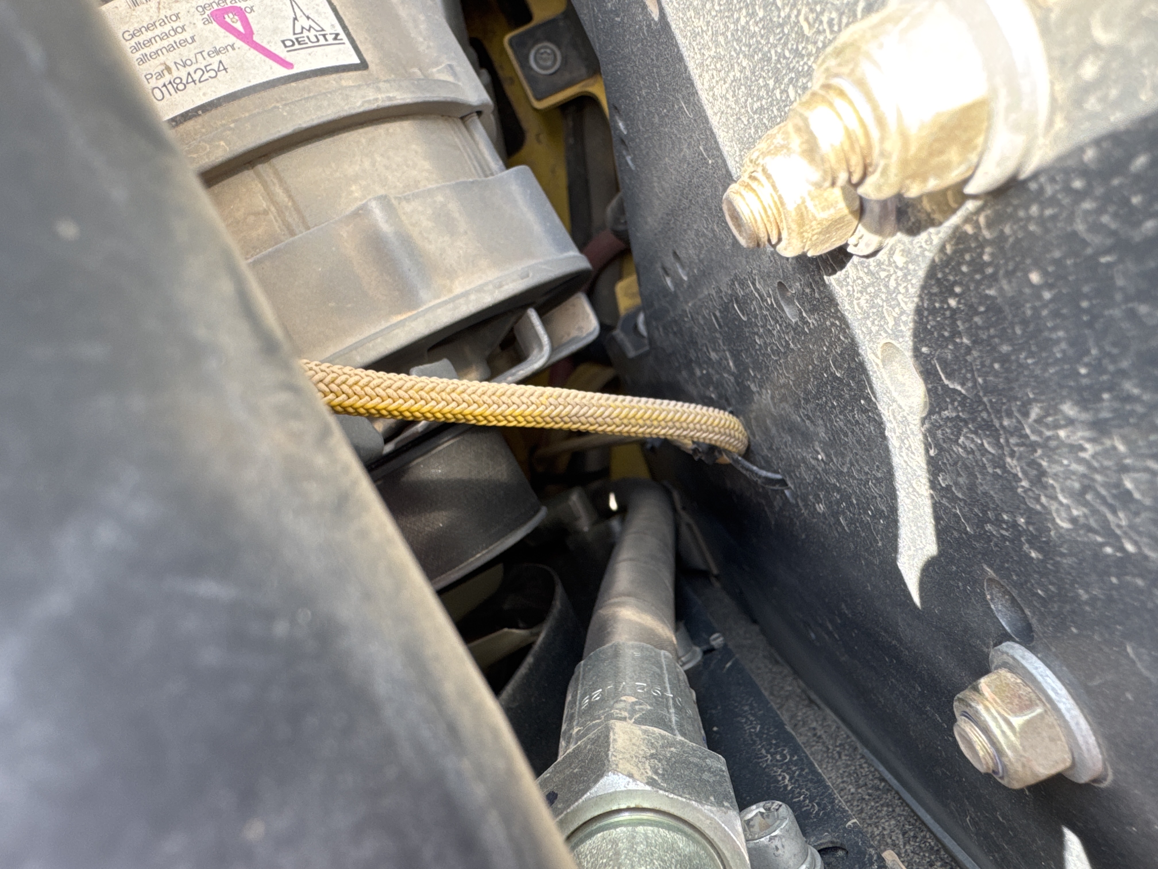 SRC-004-Bomag-BW-120-AD-5-Tandem-rollers-inspection-Engine-Belts-2