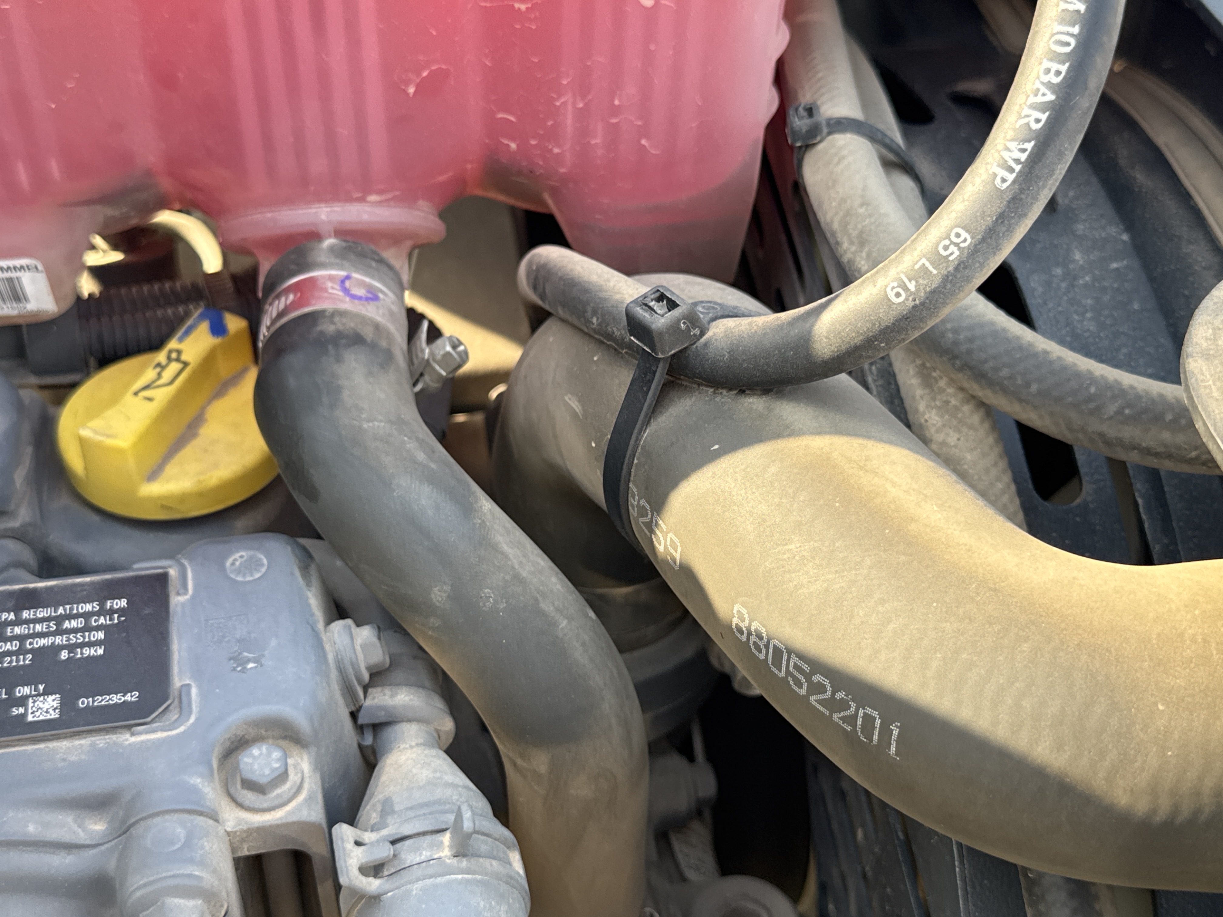 SRC-004-Bomag-BW-120-AD-5-Tandem-rollers-inspection-Engine-Hoses-2