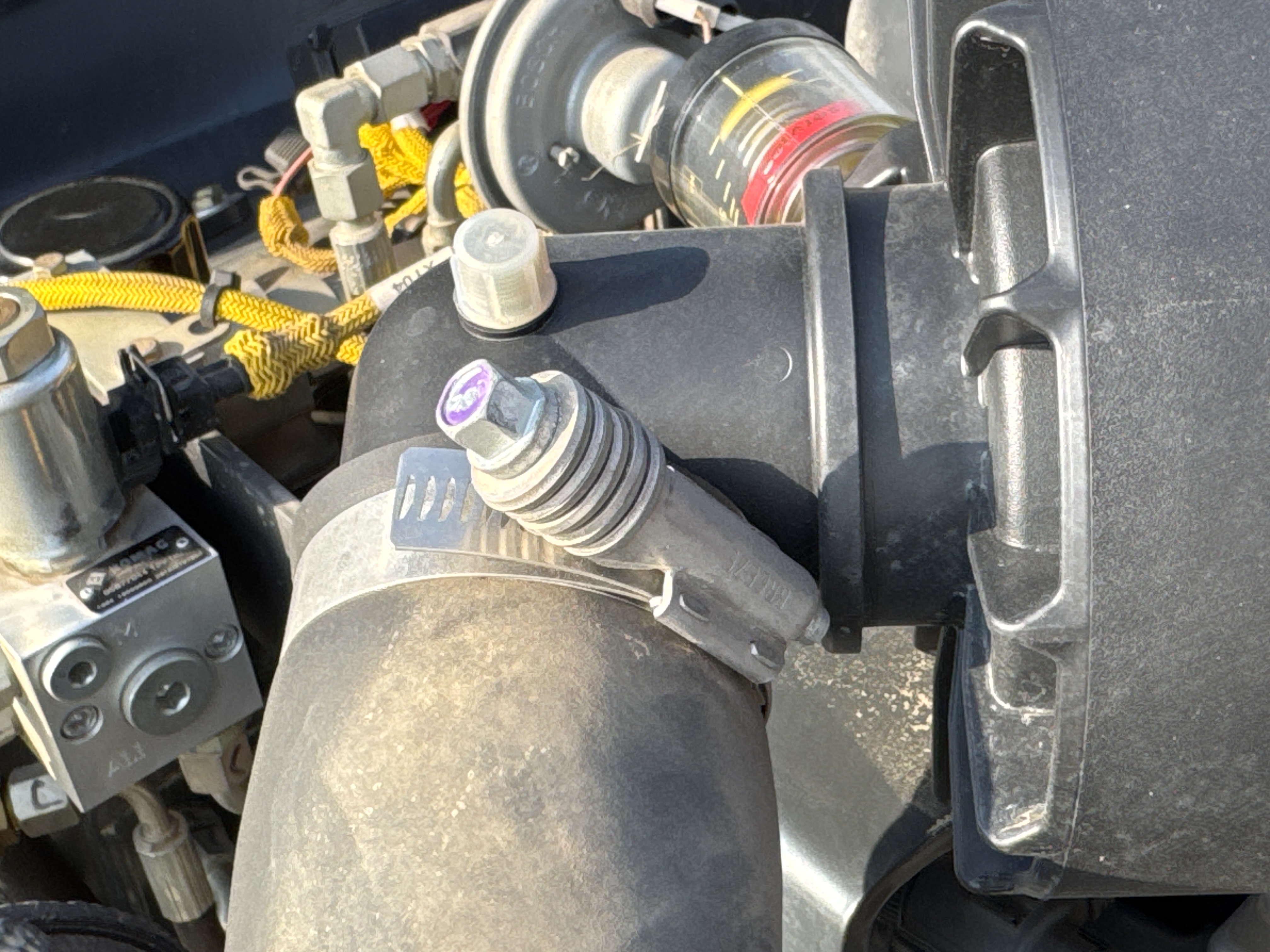 SRC-004-Bomag-BW-120-AD-5-Tandem-rollers-inspection-Engine-Hoses-3