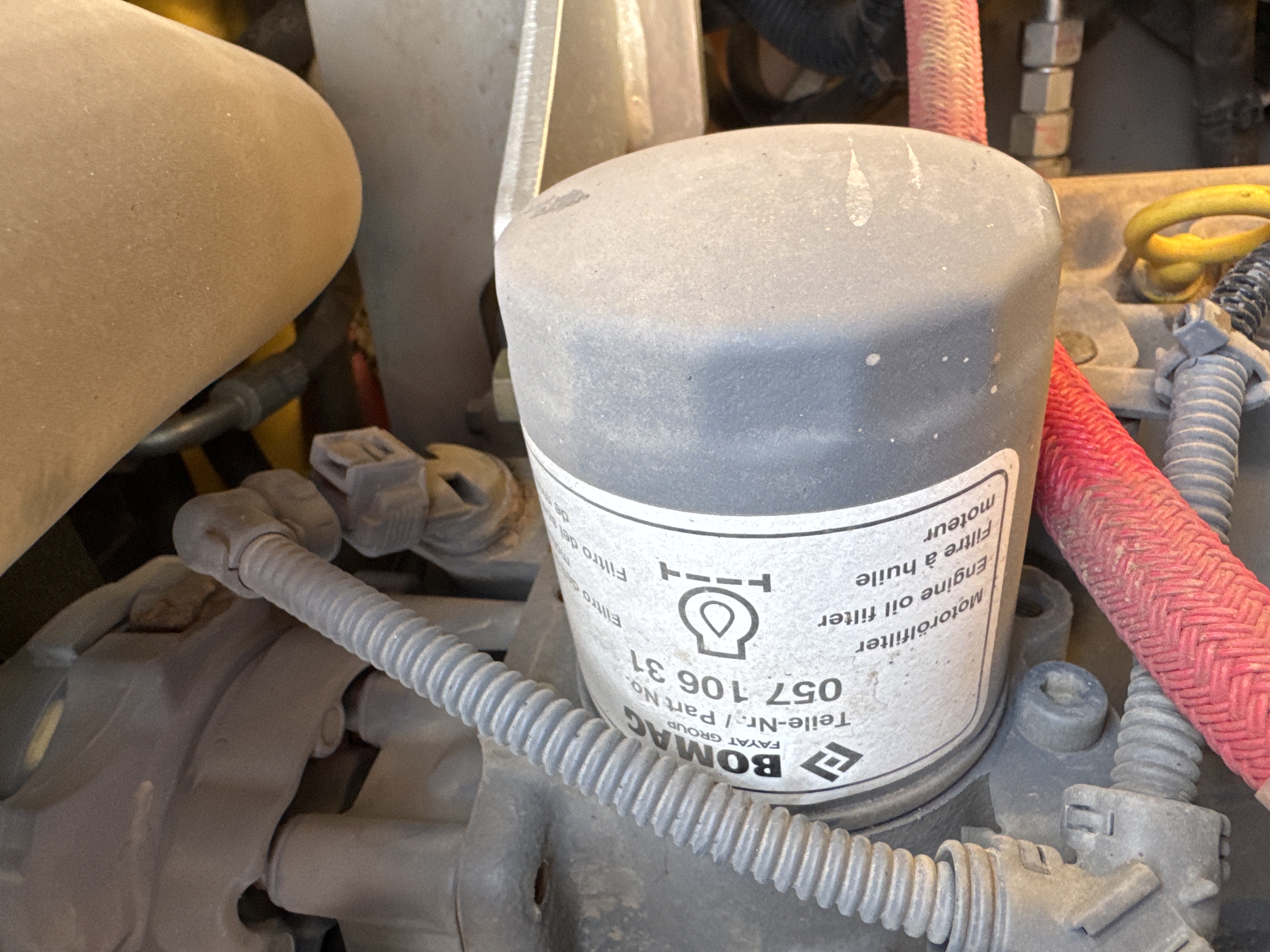 SRC-004-Bomag-BW-120-AD-5-Tandem-rollers-inspection-Engine-Engine-oil-leaks-4