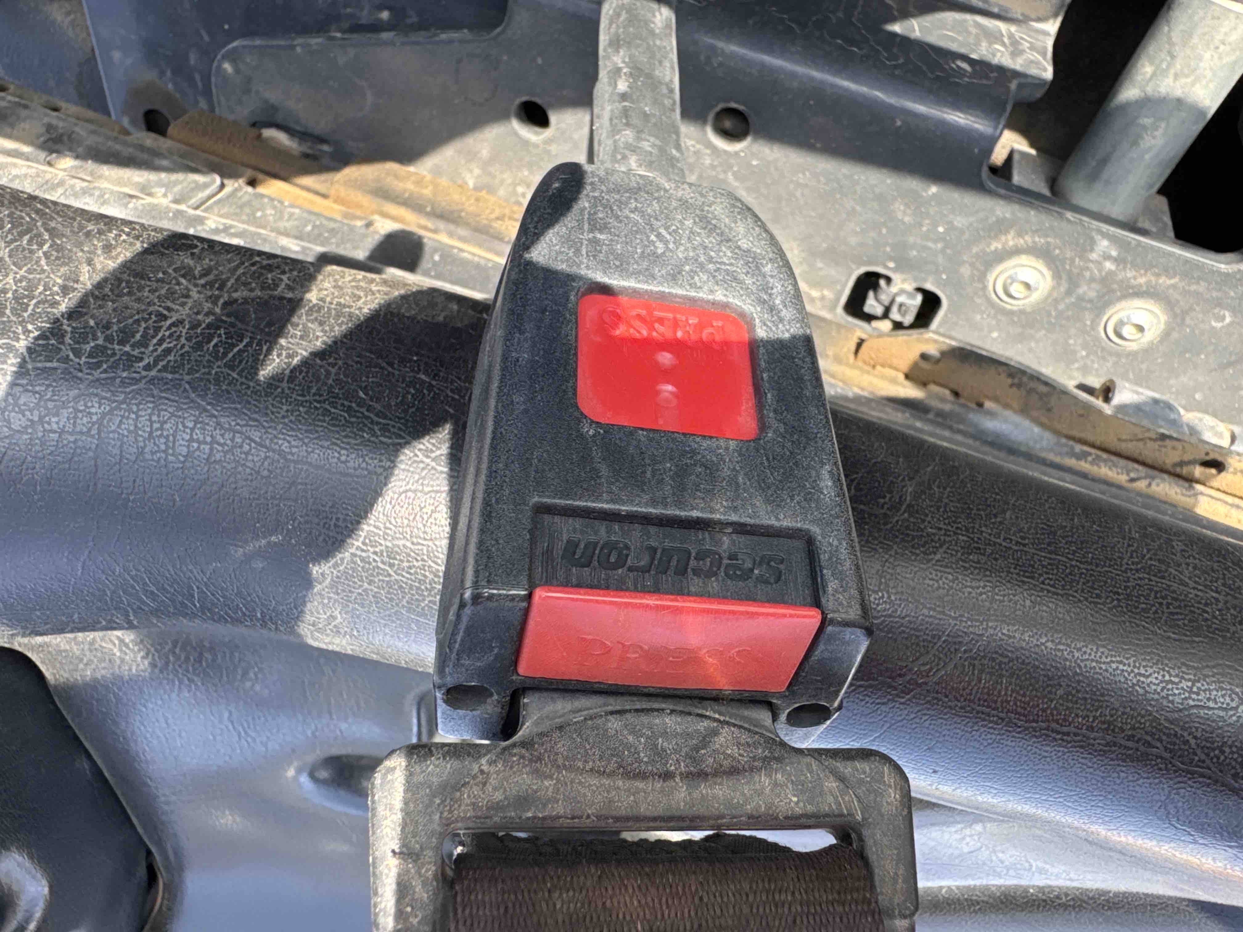 SRC-004-Bomag-BW-120-AD-5-Tandem-rollers-inspection-Safety-Seat-belts-2
