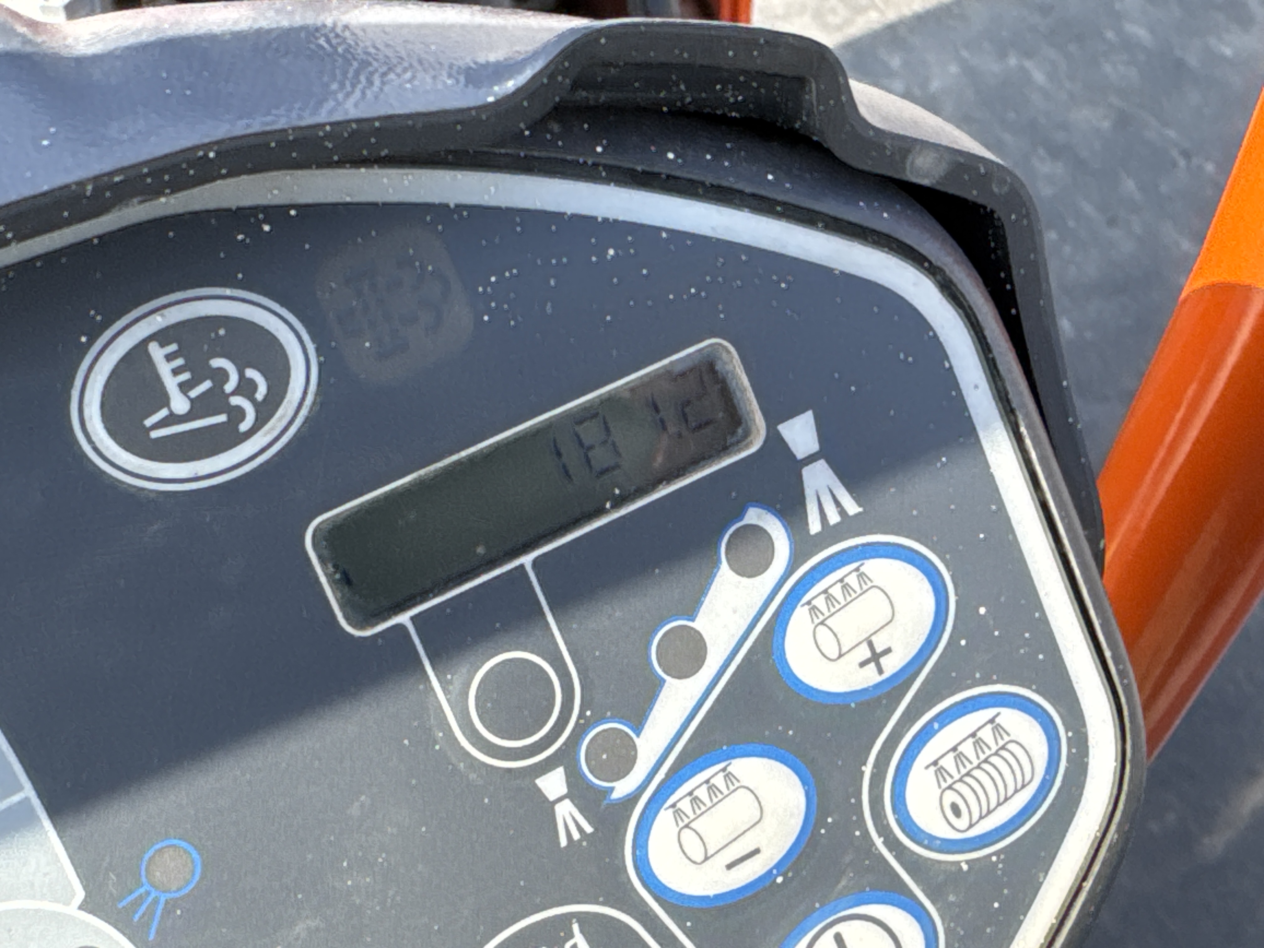 SRC-002-Hamm-HD-12-VV-Tandem-rollers-inspection-Cabin-Instrument-cluster-2