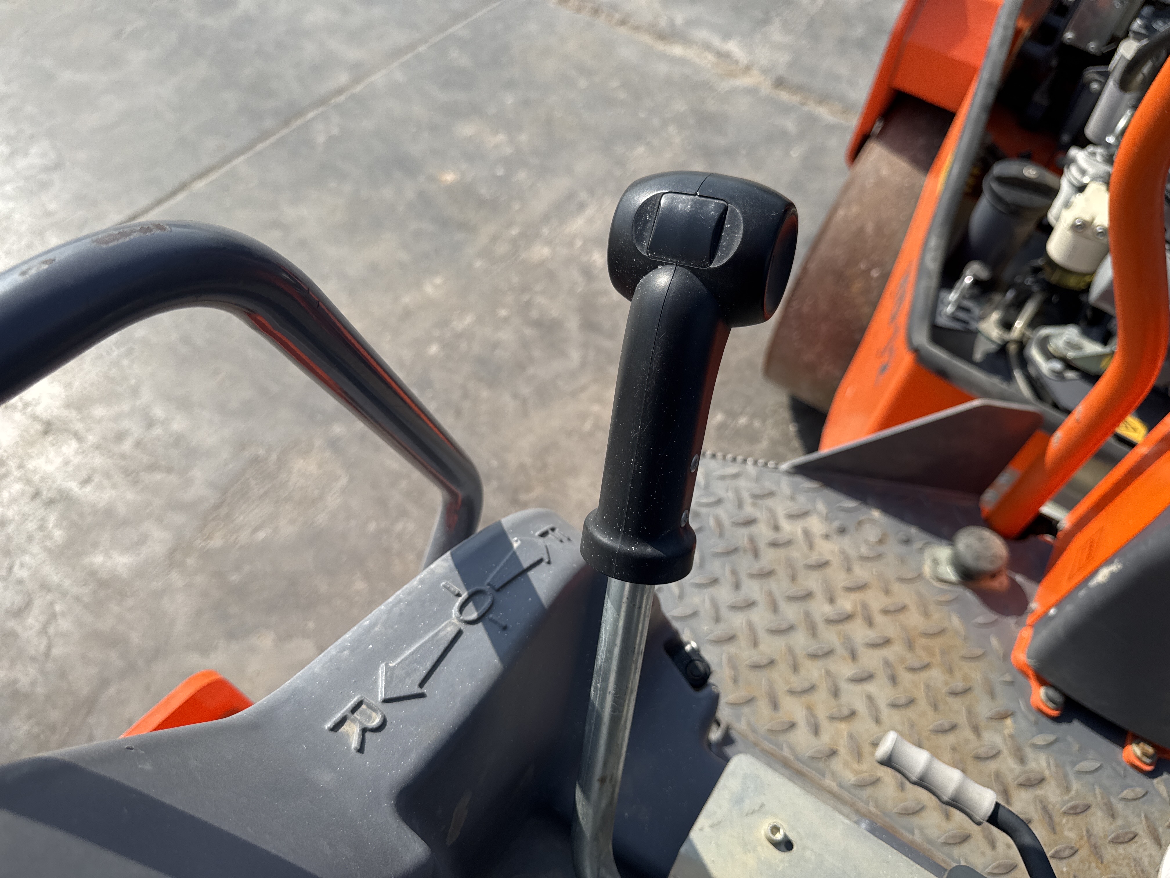 SRC-002-Hamm-HD-12-VV-Tandem-rollers-inspection-Cabin-Joysticks-2