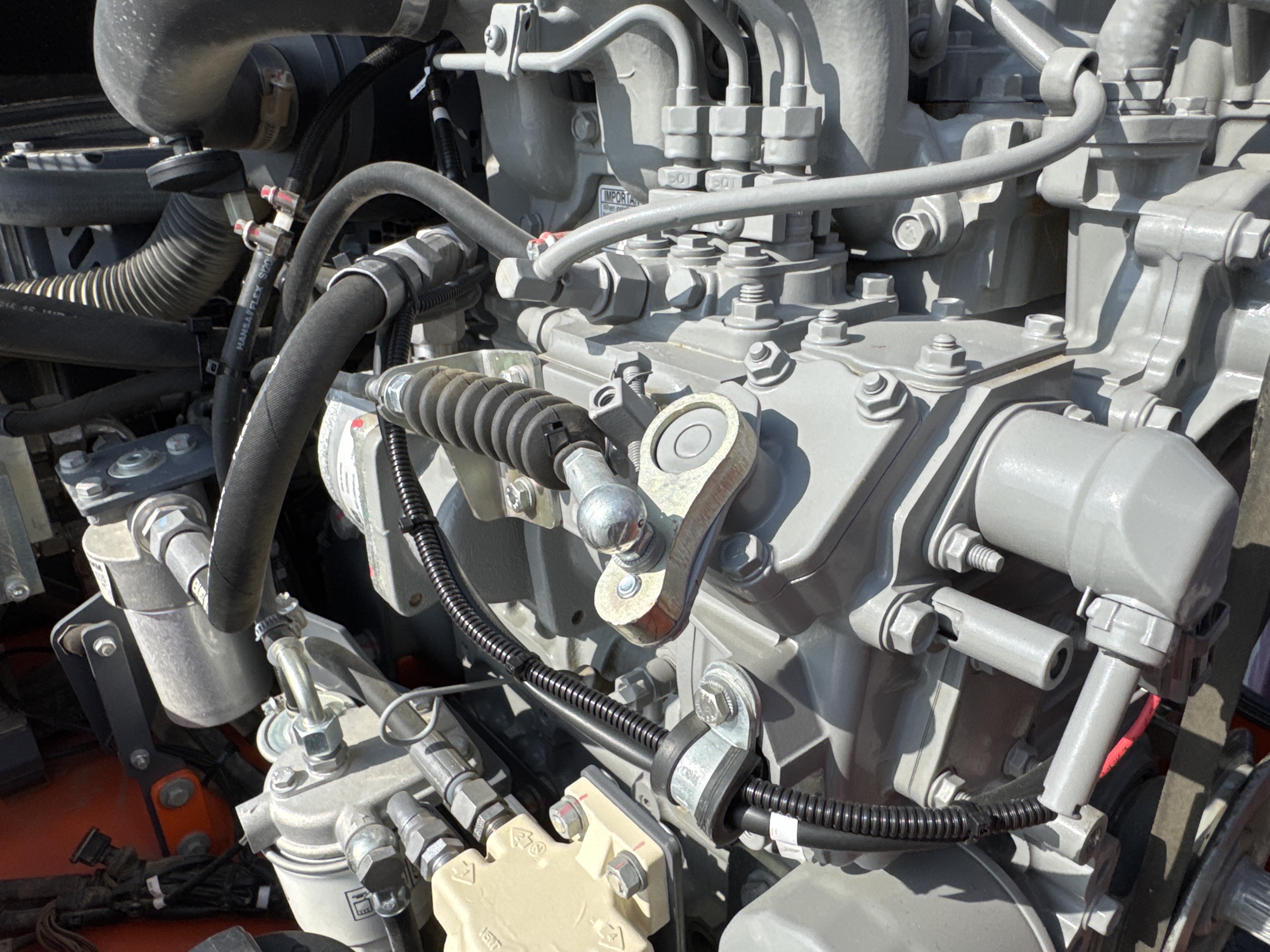 SRC-002-Hamm-HD-12-VV-Tandem-rollers-inspection-Engine-Fuel-leaks-2