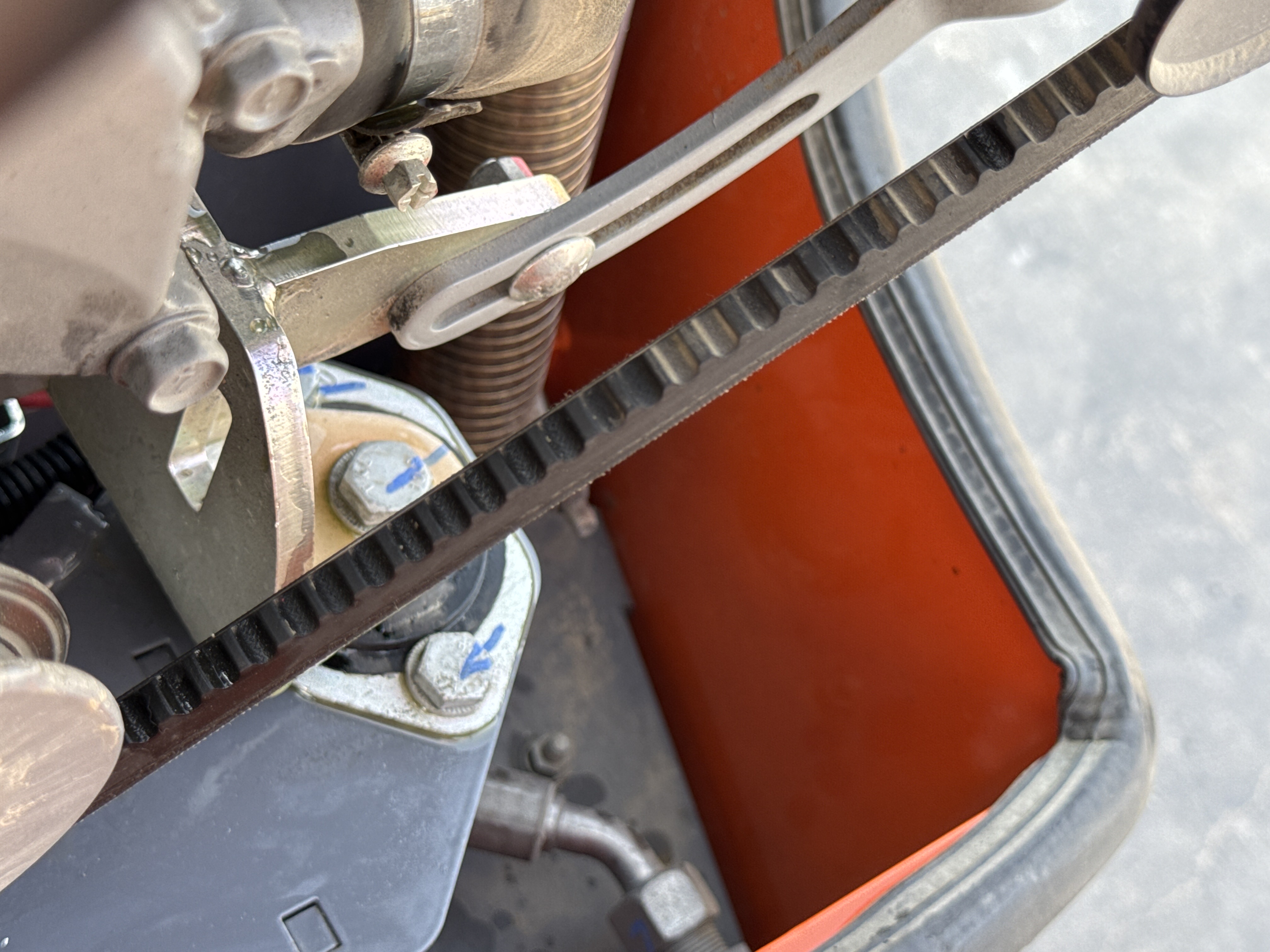 SRC-002-Hamm-HD-12-VV-Tandem-rollers-inspection-Engine-Belts-2