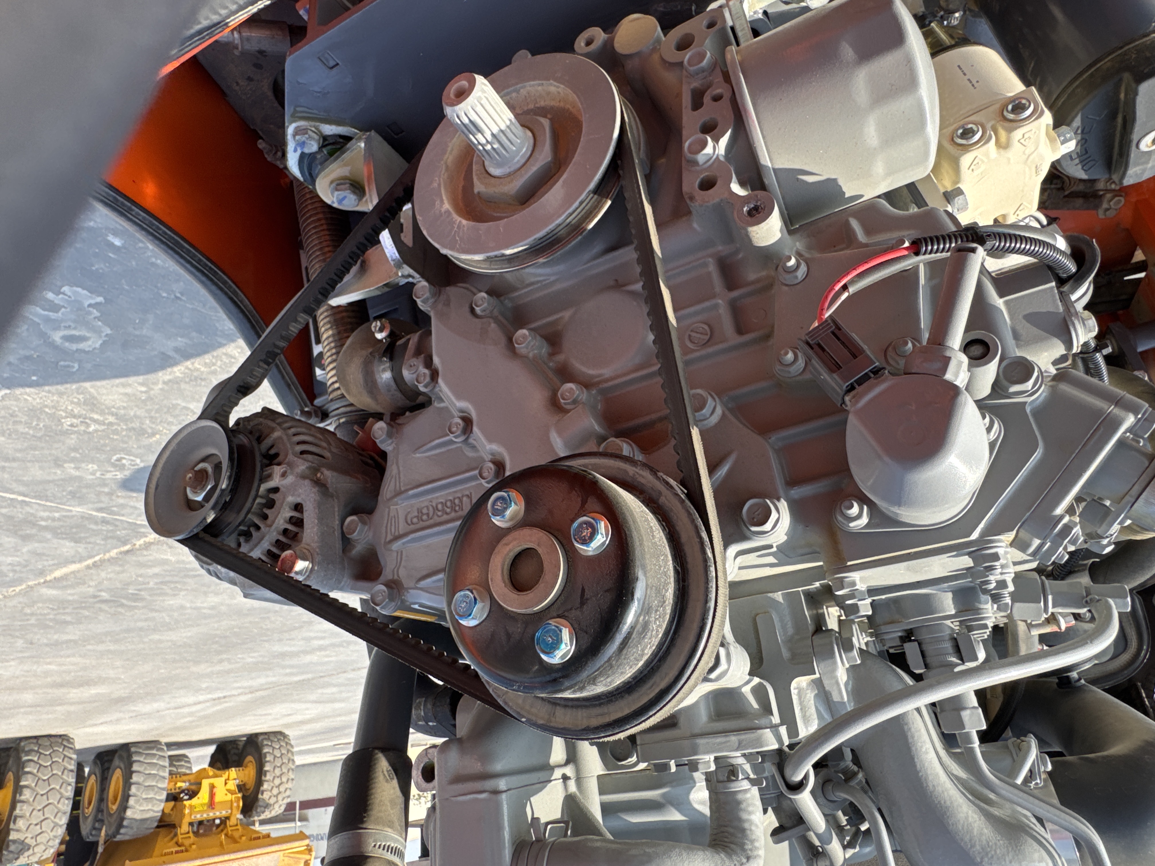 SRC-002-Hamm-HD-12-VV-Tandem-rollers-inspection-Engine-Engine-oil-leaks-2
