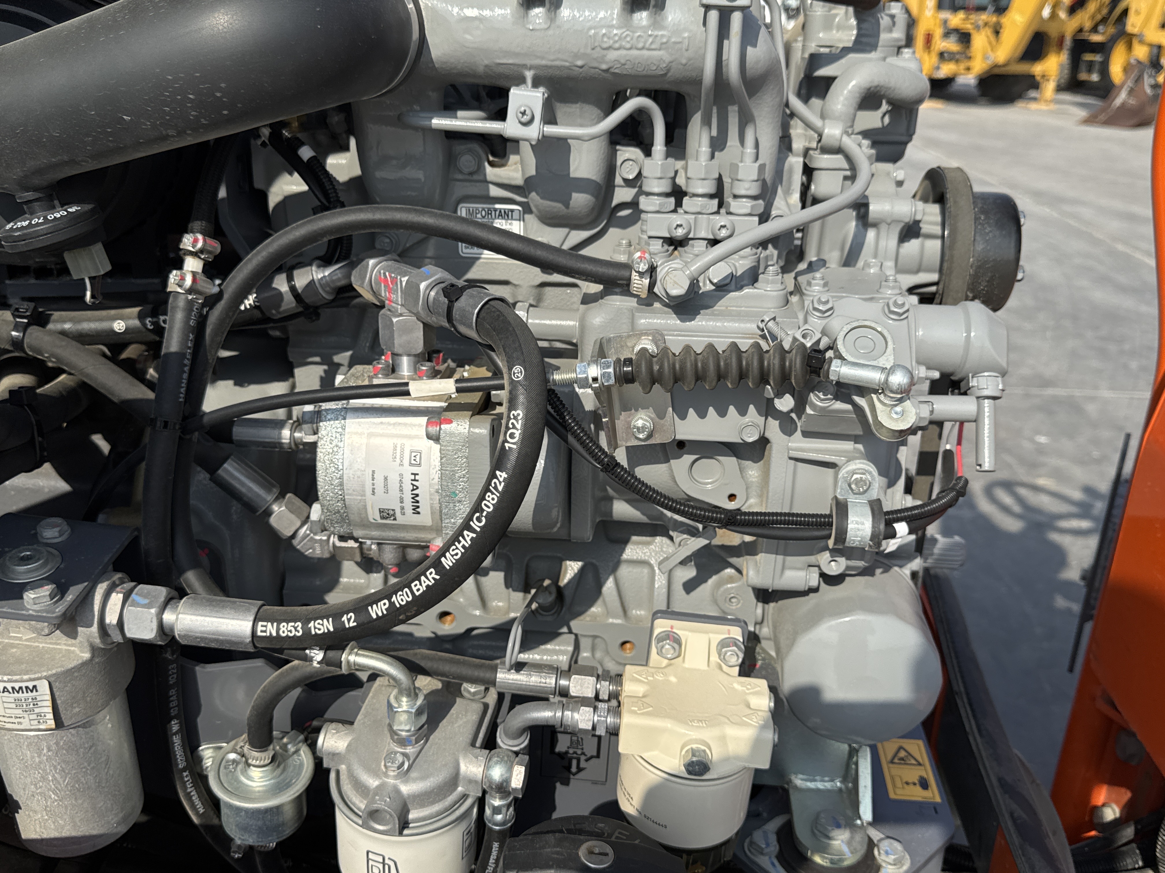 SRC-002-Hamm-HD-12-VV-Tandem-rollers-inspection-Engine-Engine-oil-leaks-2