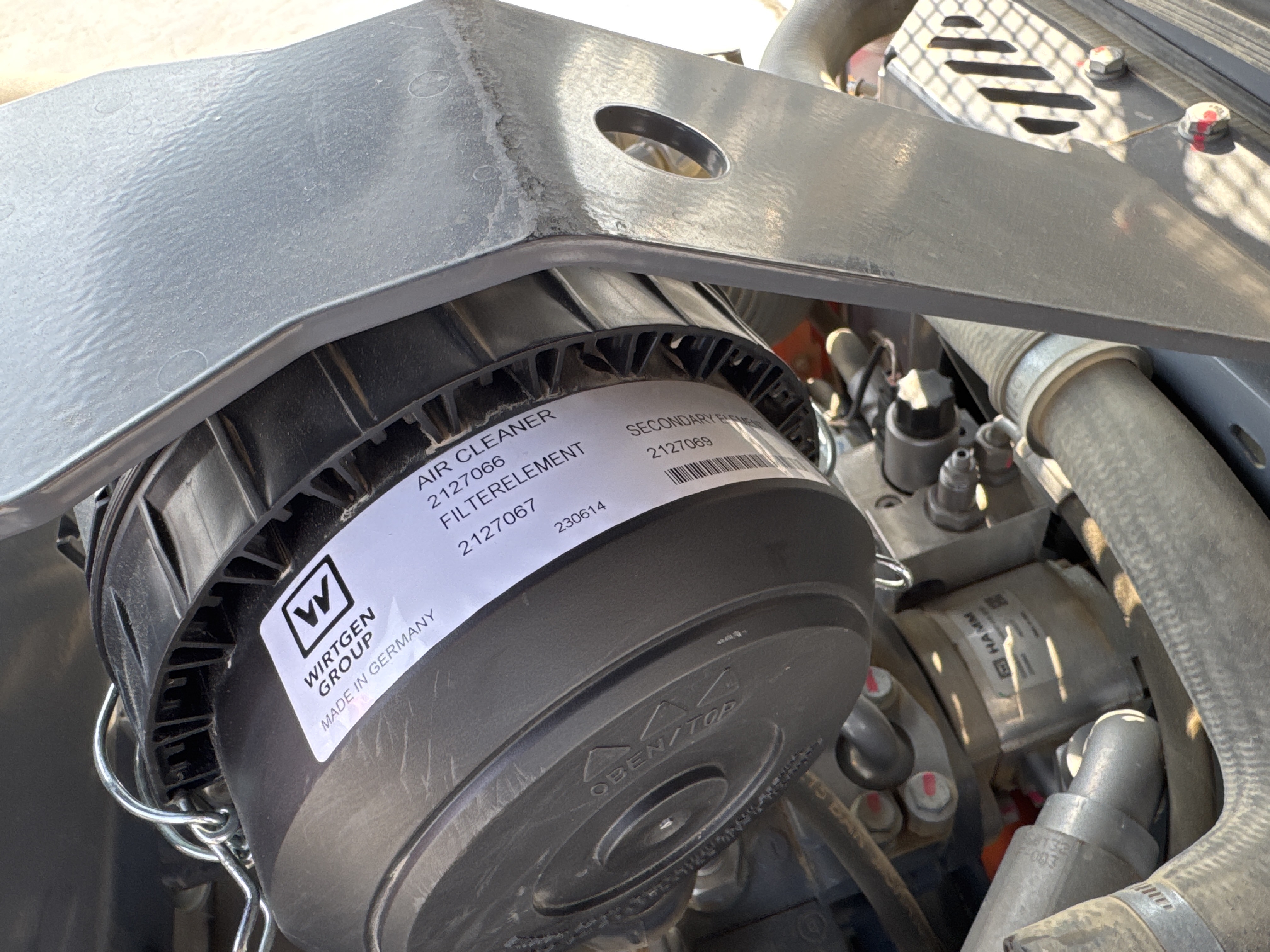 SRC-002-Hamm-HD-12-VV-Tandem-rollers-inspection-Engine-Air-intake-system-2