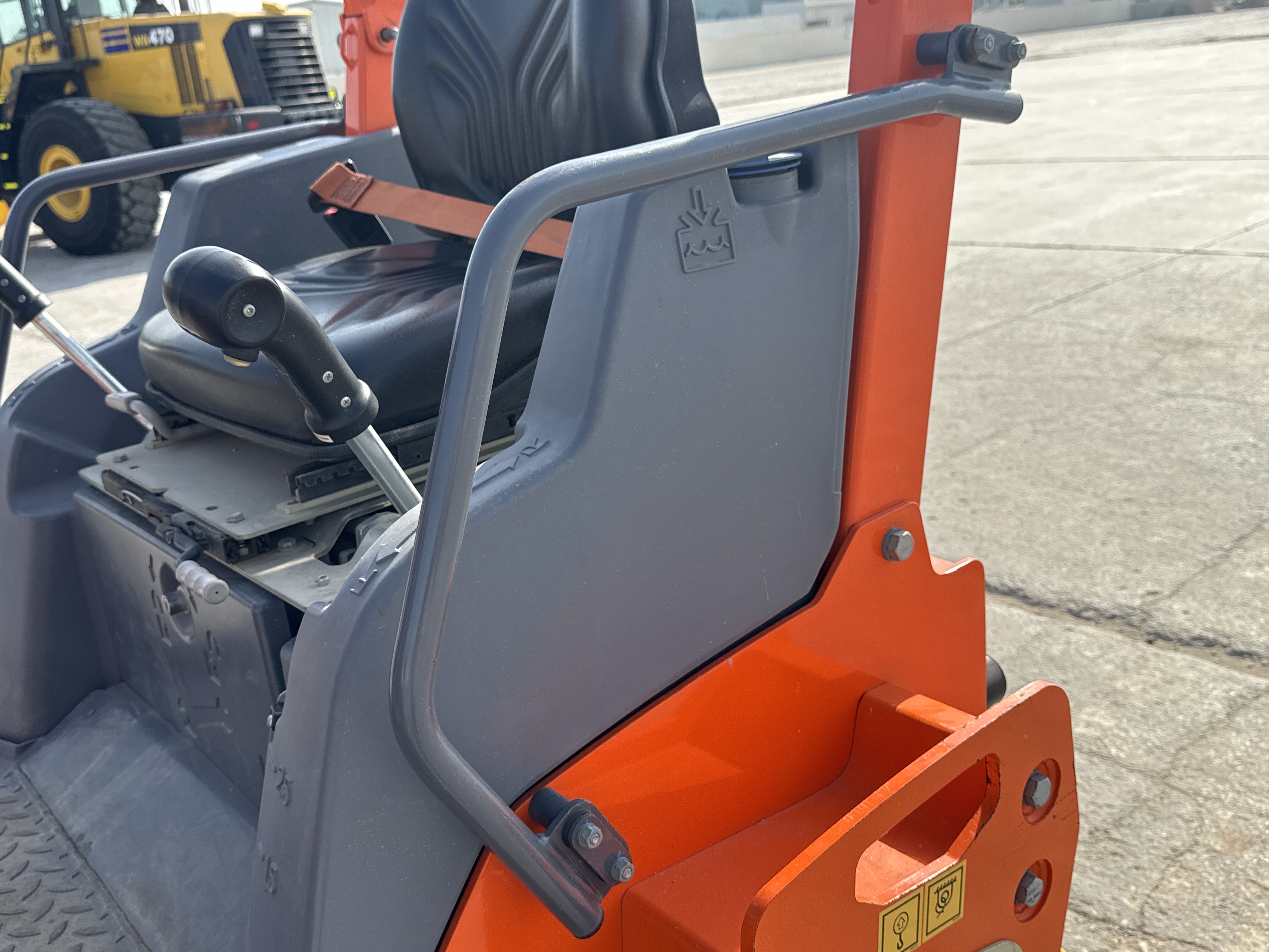 SRC-002-Hamm-HD-12-VV-Tandem-rollers-inspection-Structure-Handrails-2
