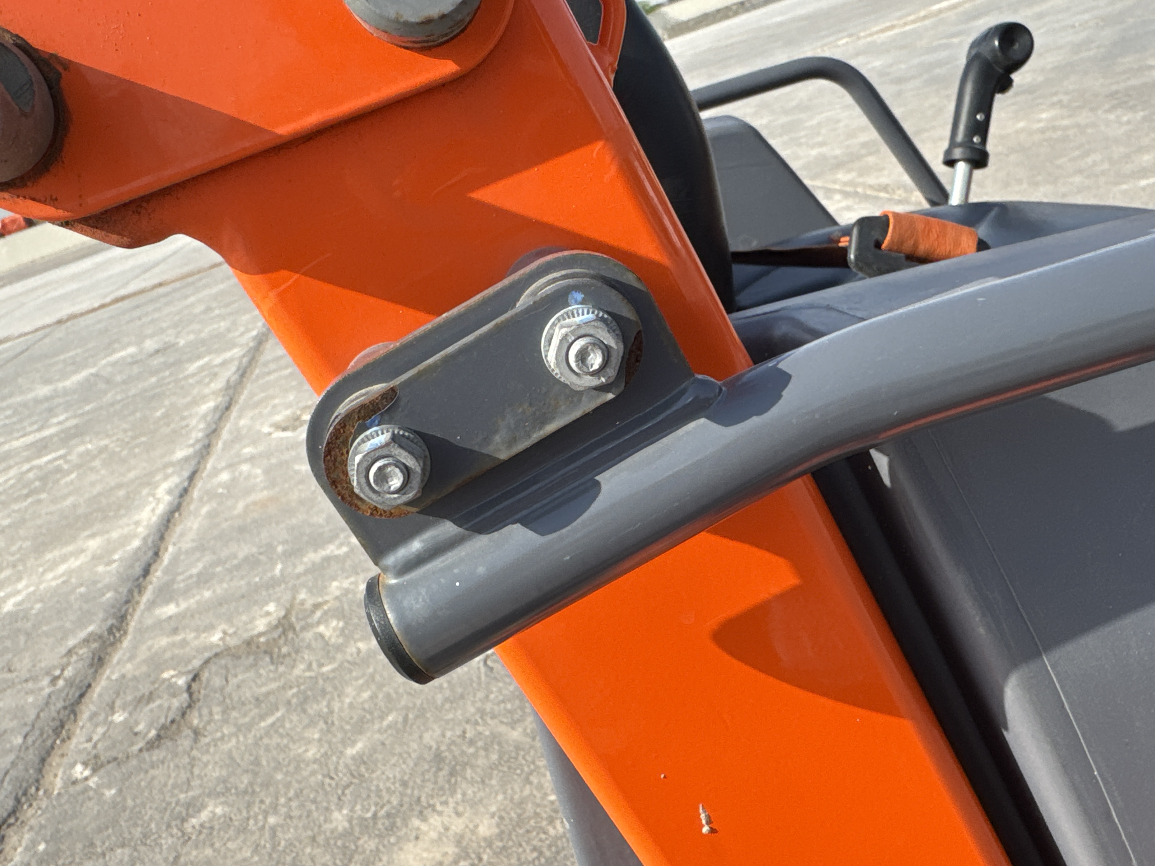 SRC-002-Hamm-HD-12-VV-Tandem-rollers-inspection-Structure-Handrails-2