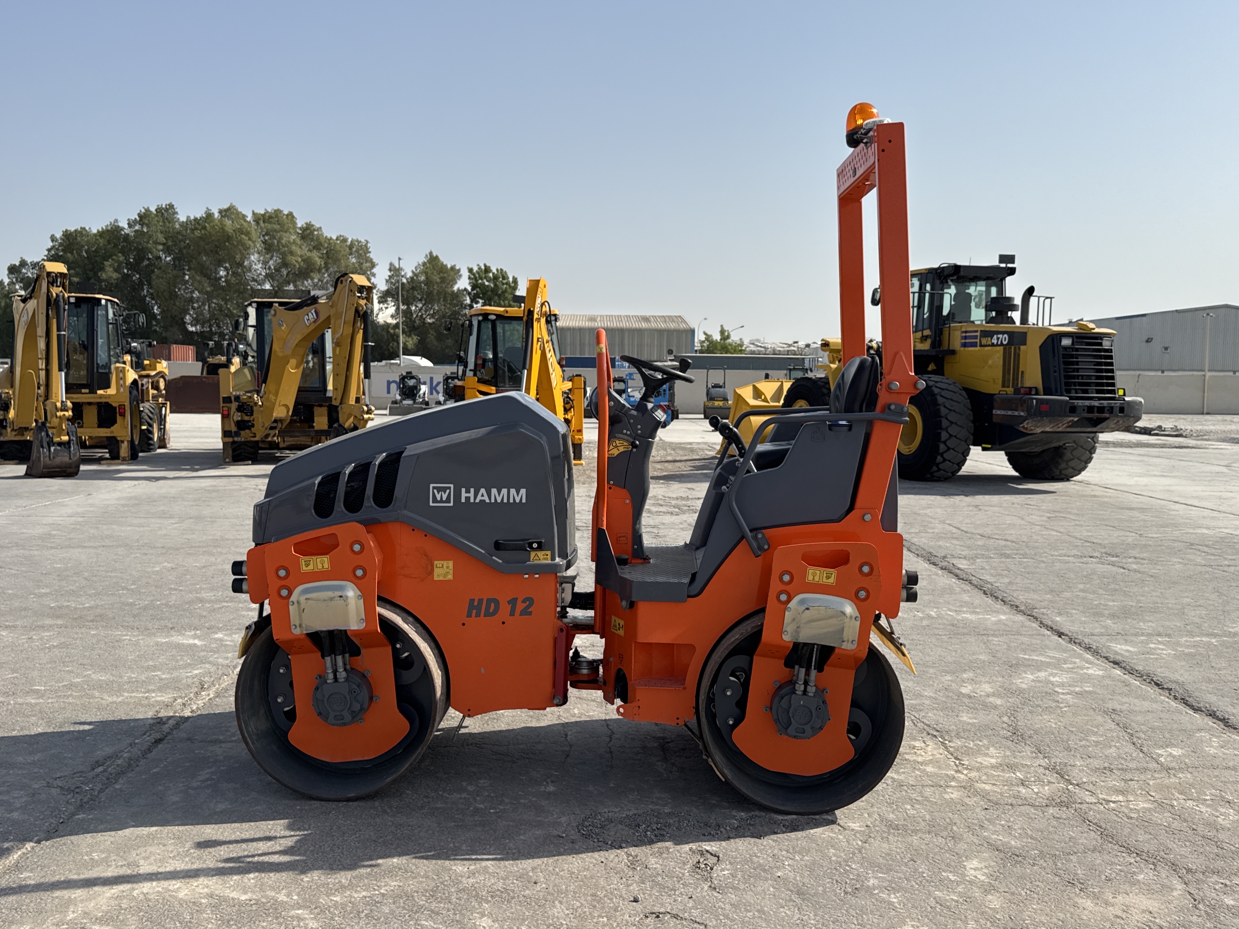 SRC-002-Hamm-HD-12-VV-Tandem-rollers-inspection-Structure-Paint-2