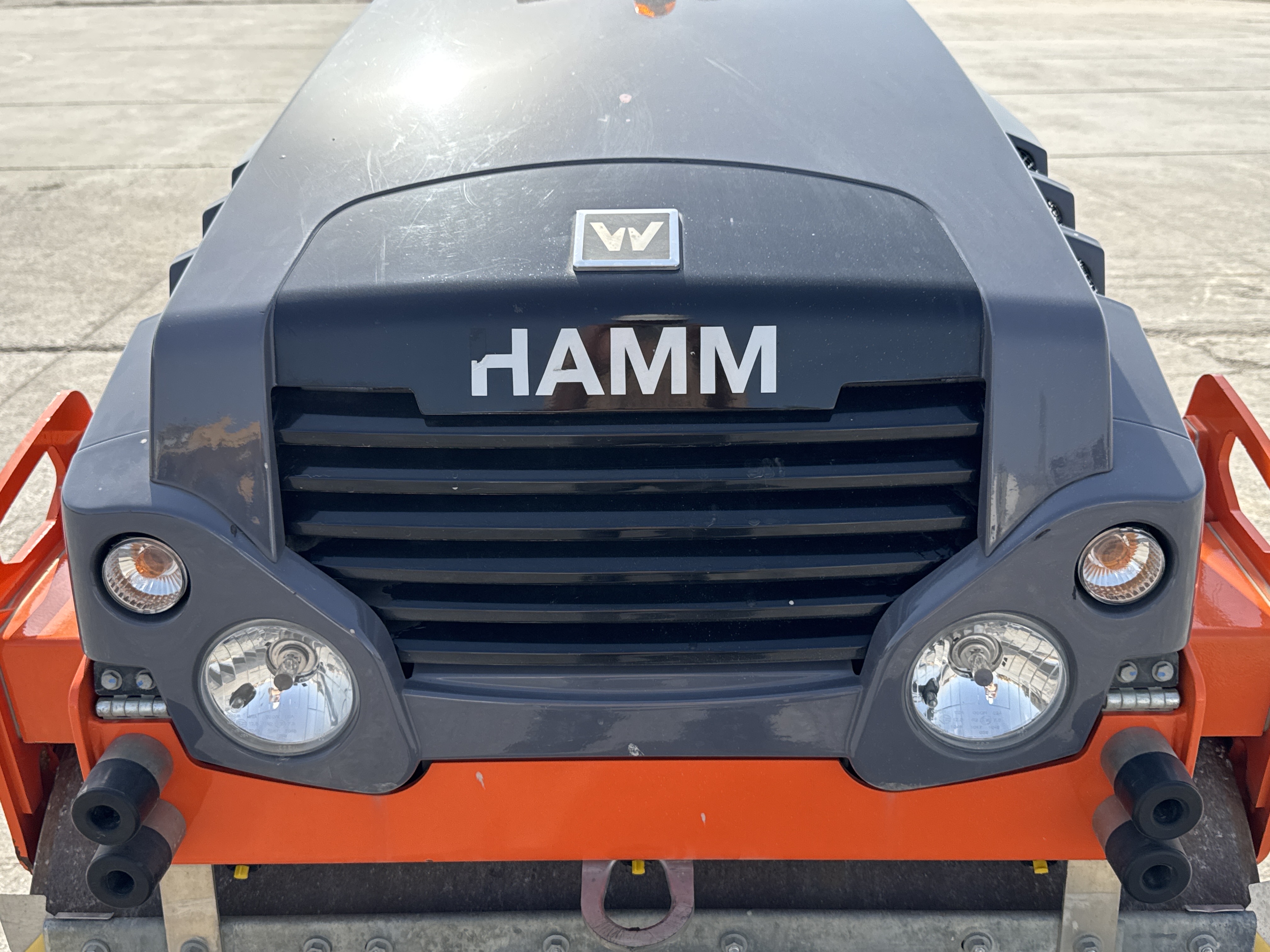 SRC-002-Hamm-HD-12-VV-Tandem-rollers-inspection-Structure-Sheet-metal-(fiberglass)-2