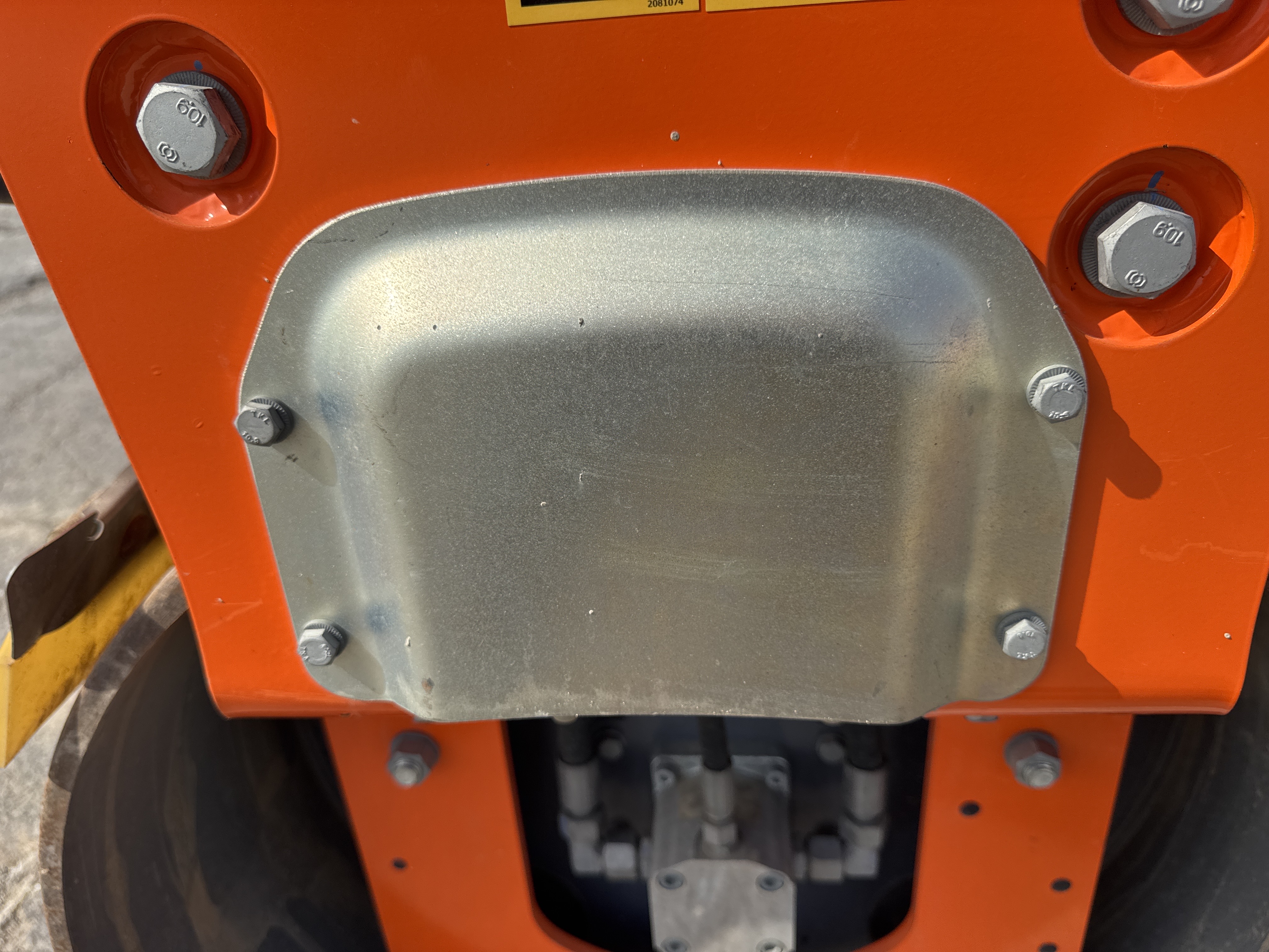 SRC-002-Hamm-HD-12-VV-Tandem-rollers-inspection-Structure-Sheet-metal-(fiberglass)-2