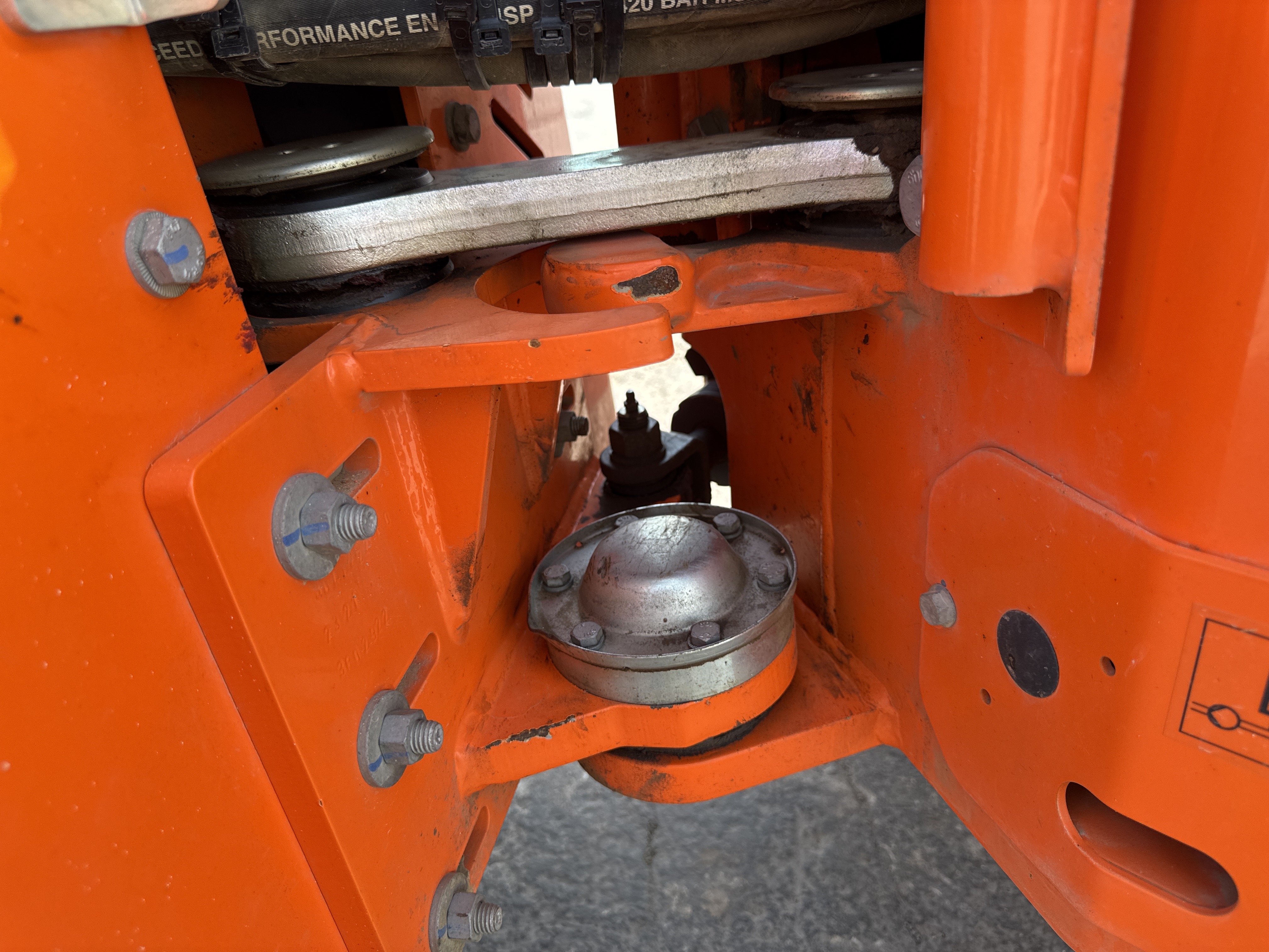 SRC-002-Hamm-HD-12-VV-Tandem-rollers-inspection-Structure-Articulated-joint-2