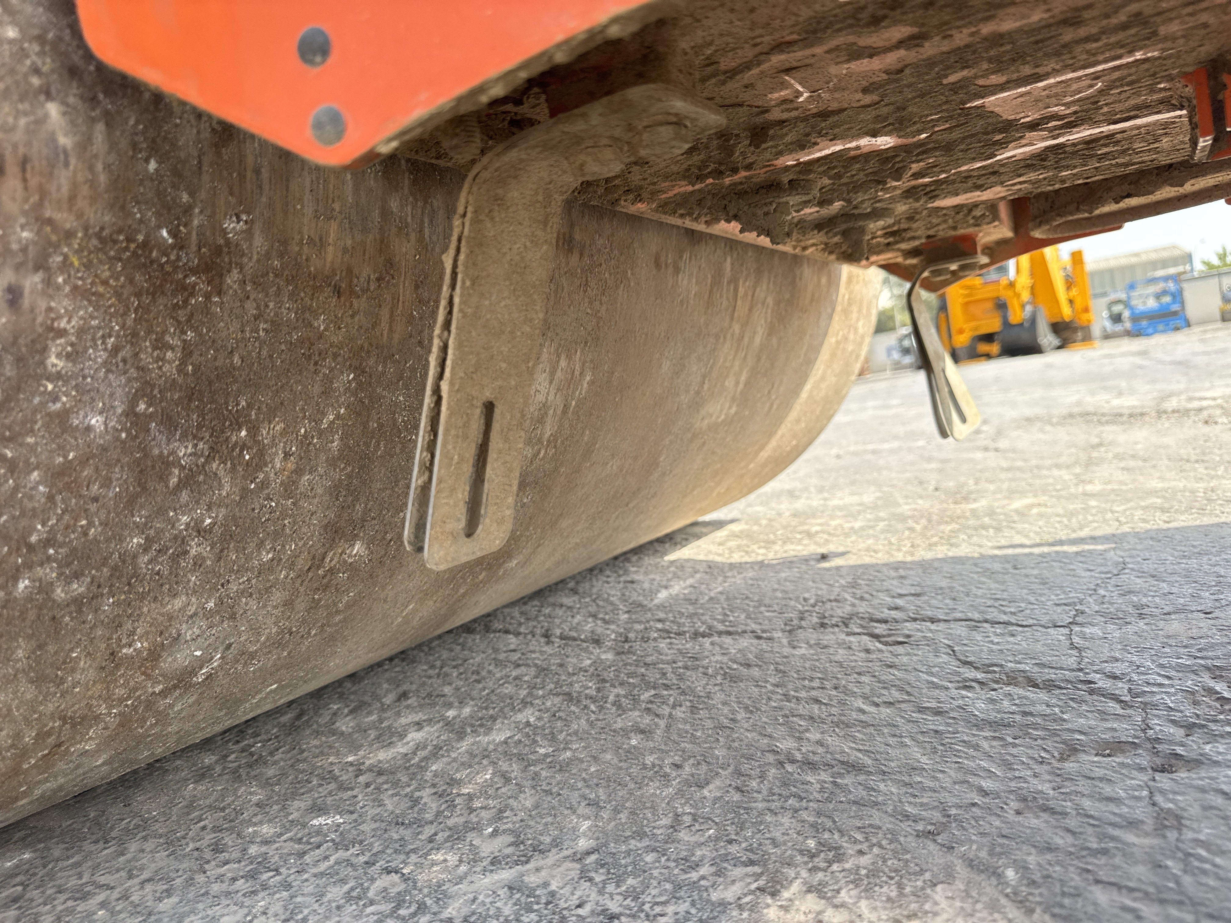 SRC-002-Hamm-HD-12-VV-Tandem-rollers-inspection-Structure-Front-scrapers-2