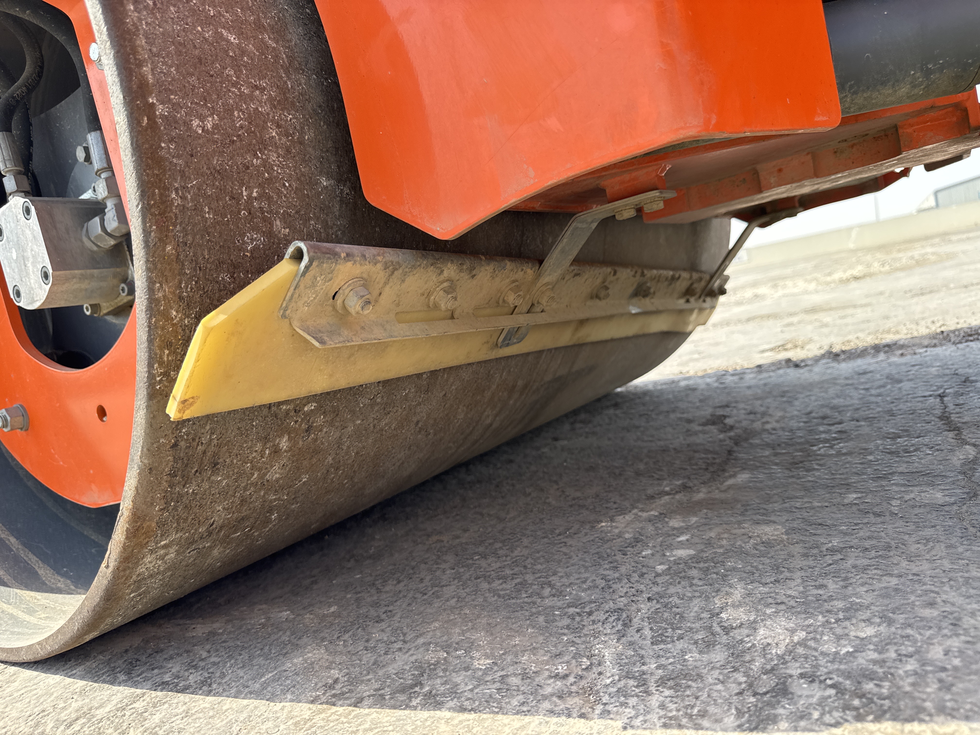 SRC-002-Hamm-HD-12-VV-Tandem-rollers-inspection-Structure-Rear-scrapers-2