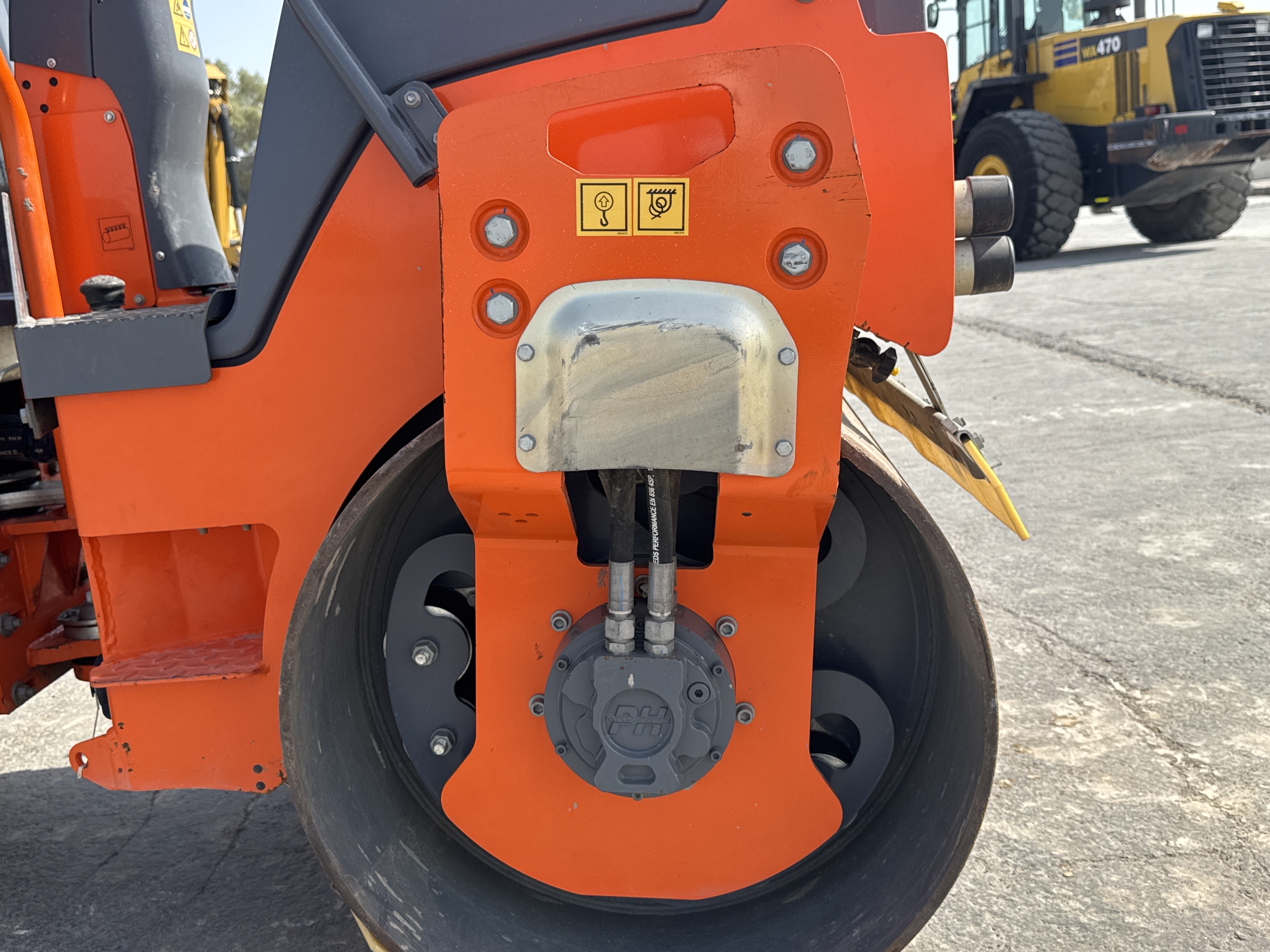 SRC-002-Hamm-HD-12-VV-Tandem-rollers-inspection-Chassis-Rear-drum-forks-2