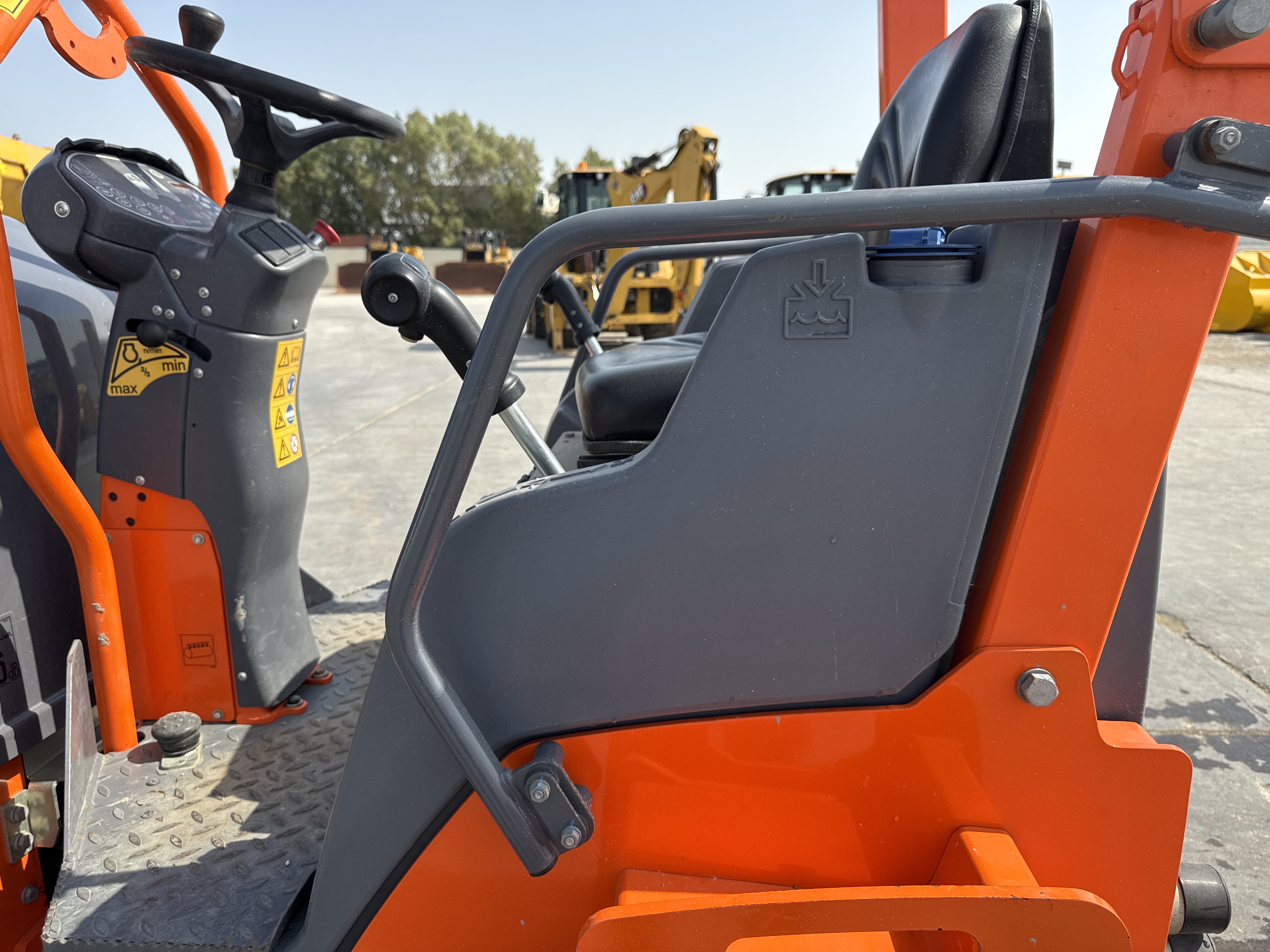 SRC-002-Hamm-HD-12-VV-Tandem-rollers-inspection-Structure-Water-tank-2
