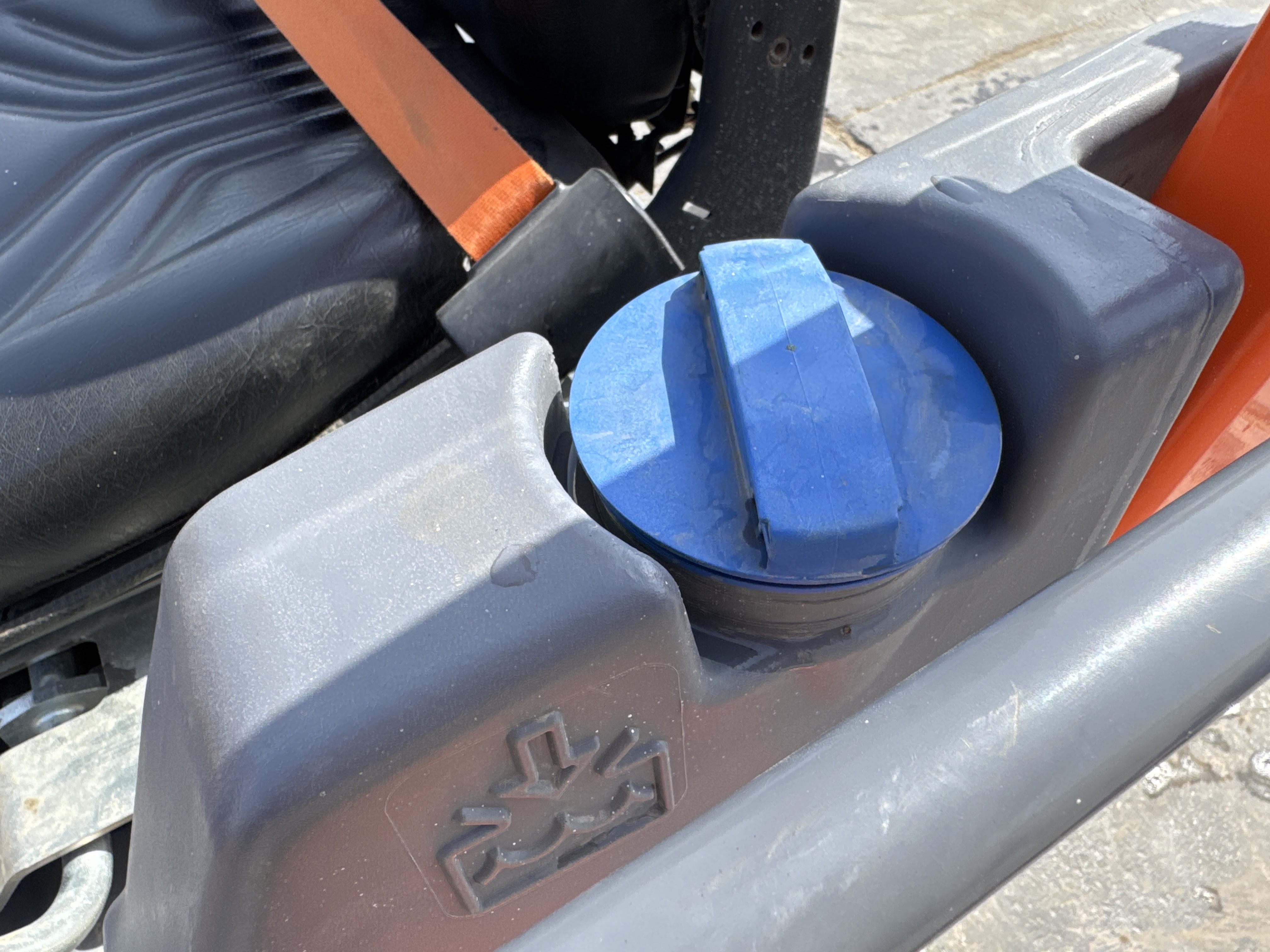 SRC-002-Hamm-HD-12-VV-Tandem-rollers-inspection-Structure-Water-tank-2