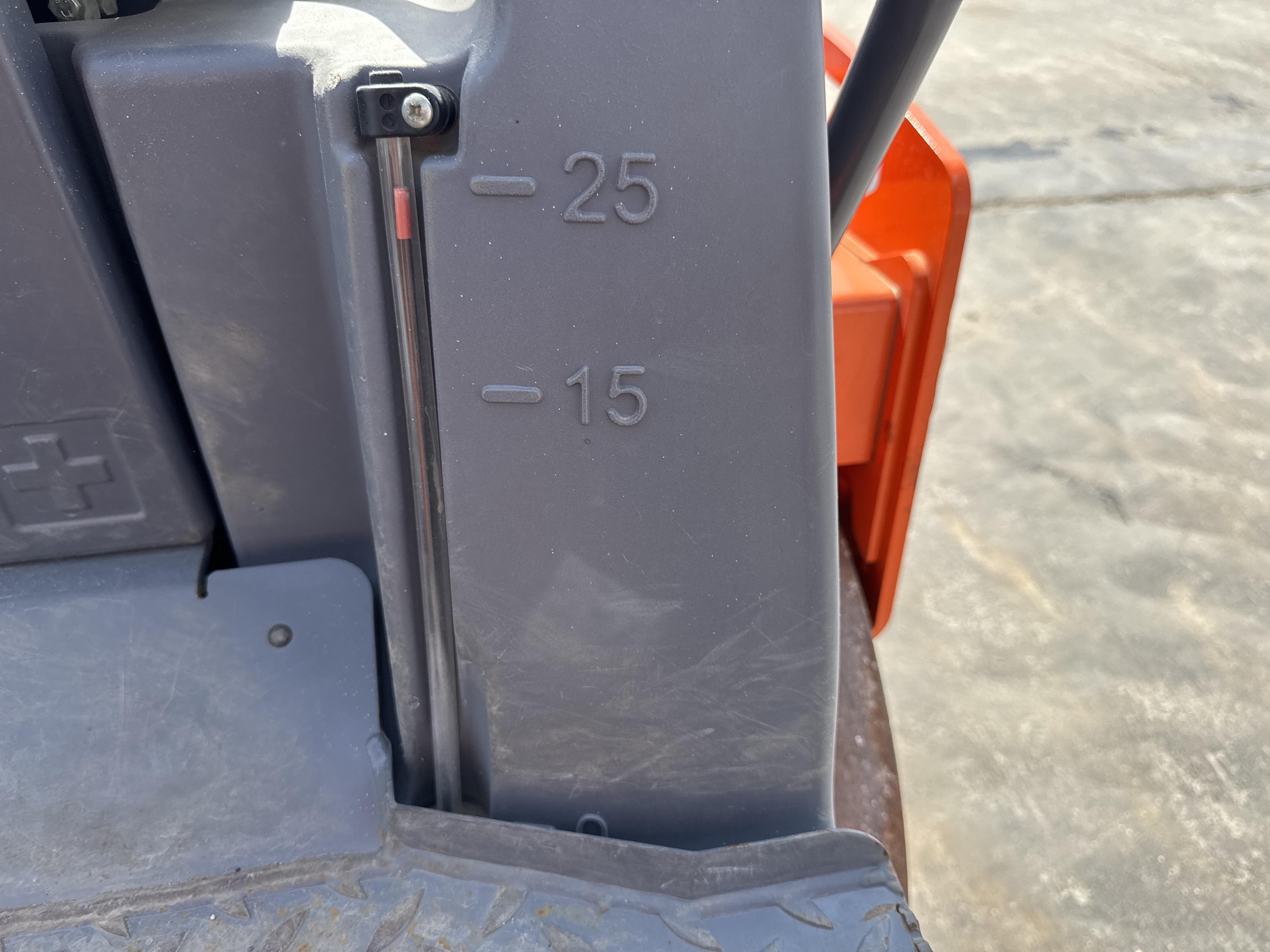SRC-002-Hamm-HD-12-VV-Tandem-rollers-inspection-Structure-Water-tank-2